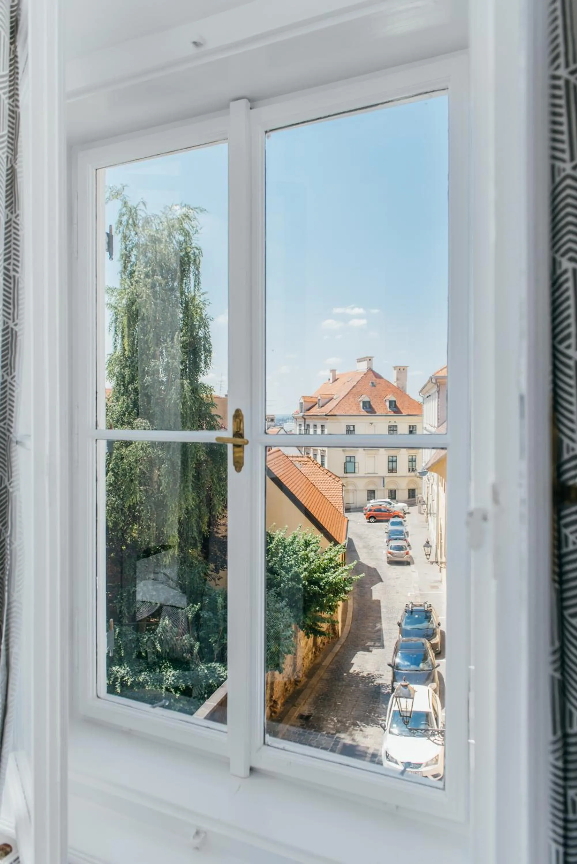 Property building in Old Town Tale
