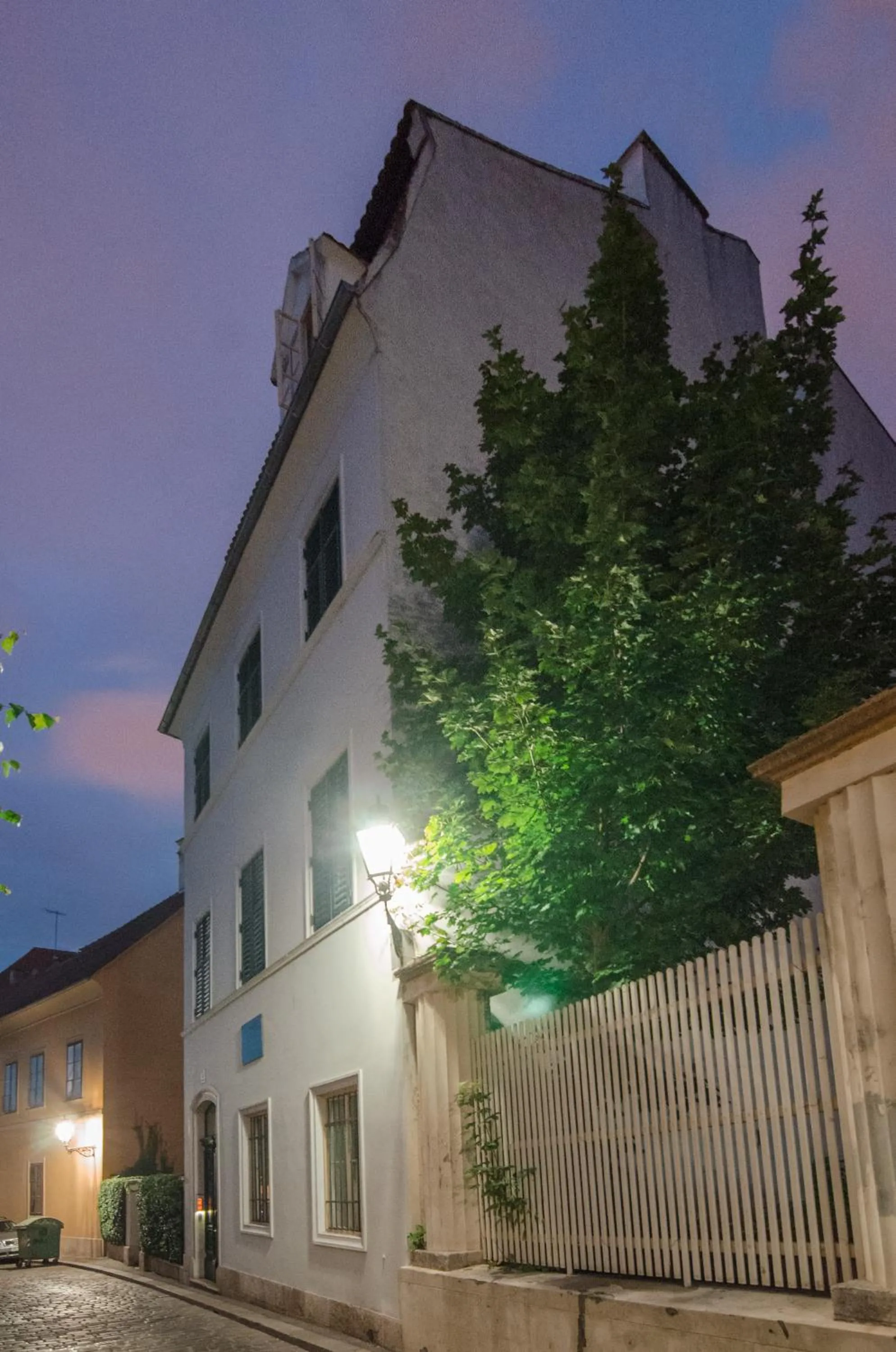 Property building in Old Town Tale