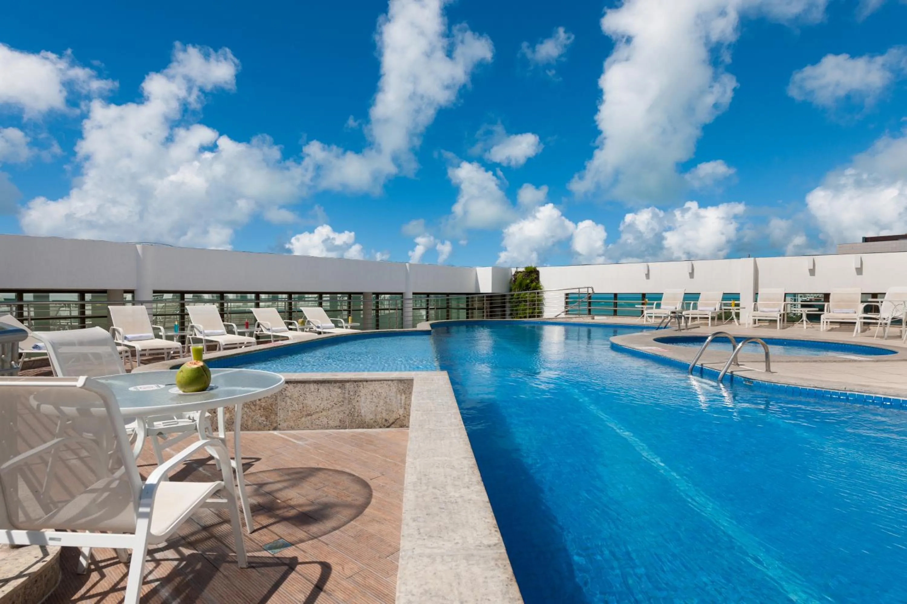 Swimming pool in Best Western Premier Maceió