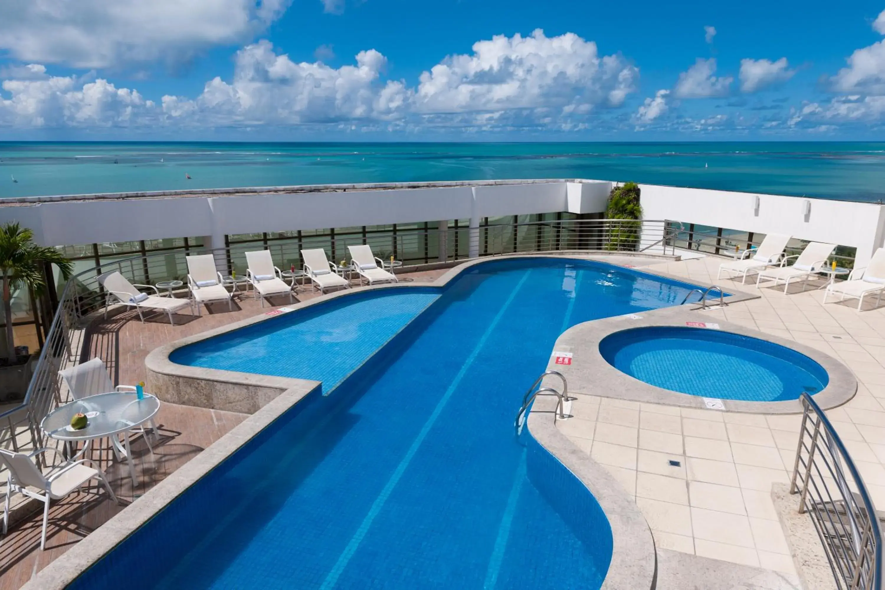 Swimming pool in Best Western Premier Maceió Swimming pool in Best Western Premier Maceió