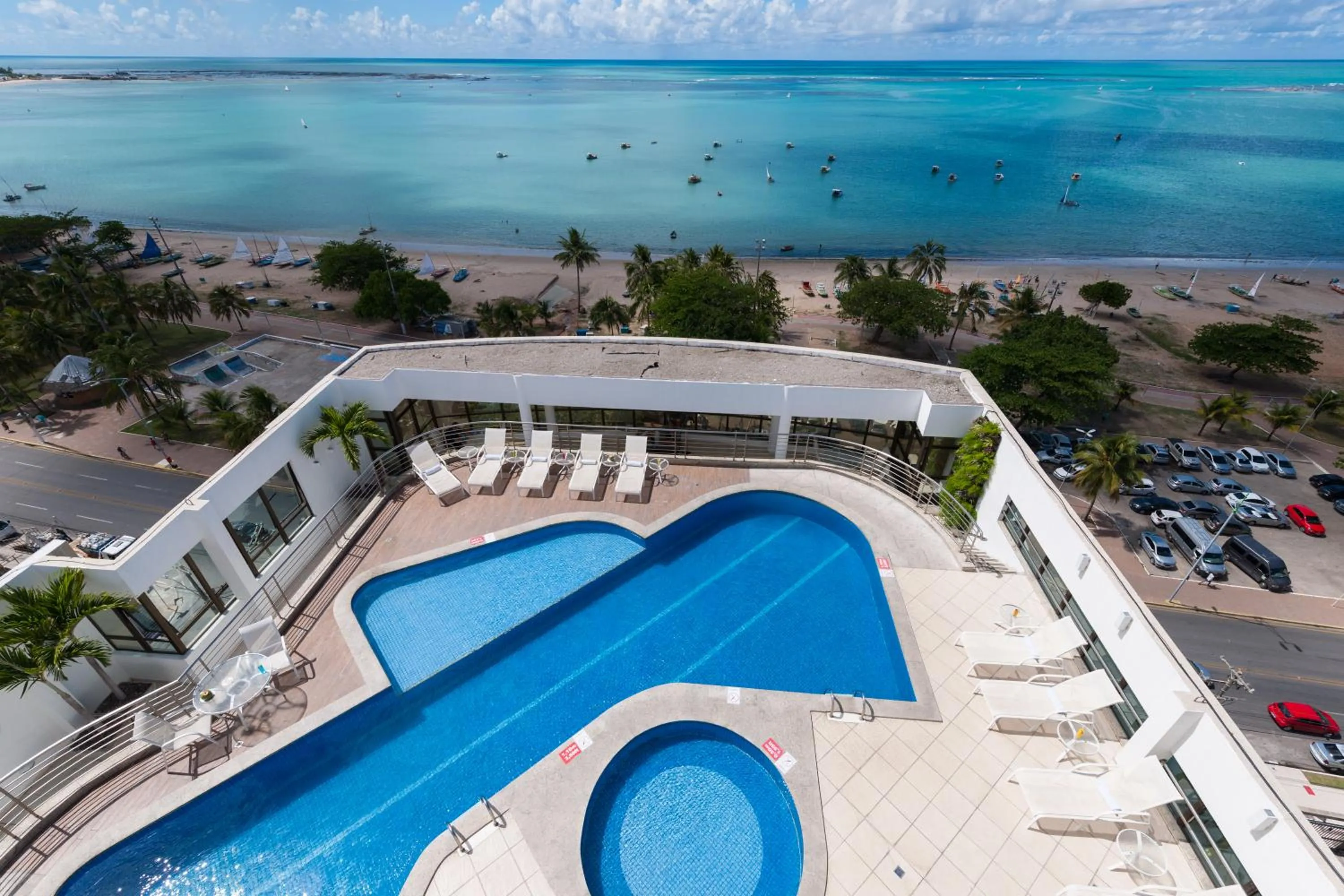 Swimming pool in Best Western Premier Maceió