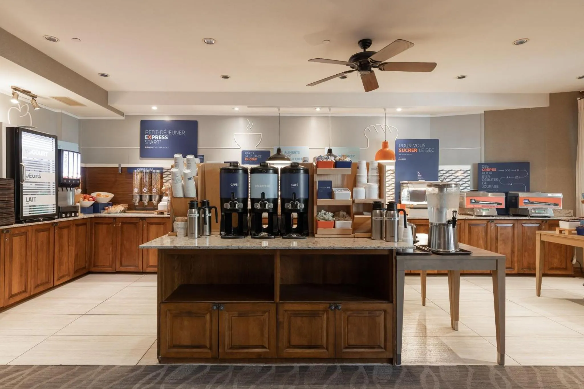 Breakfast in Holiday Inn Express & Suites Tremblant by IHG