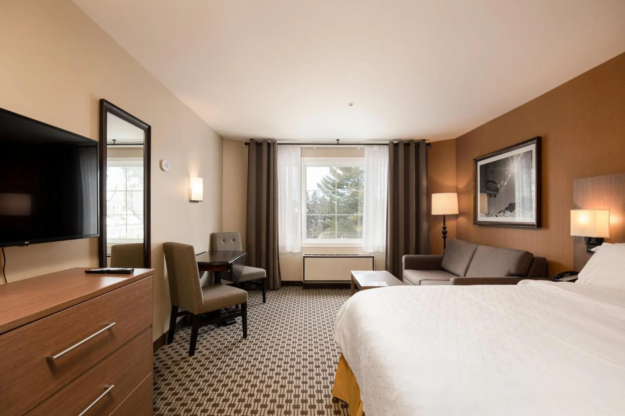 Photo of the whole room, Bed in Holiday Inn Express & Suites Tremblant by IHG