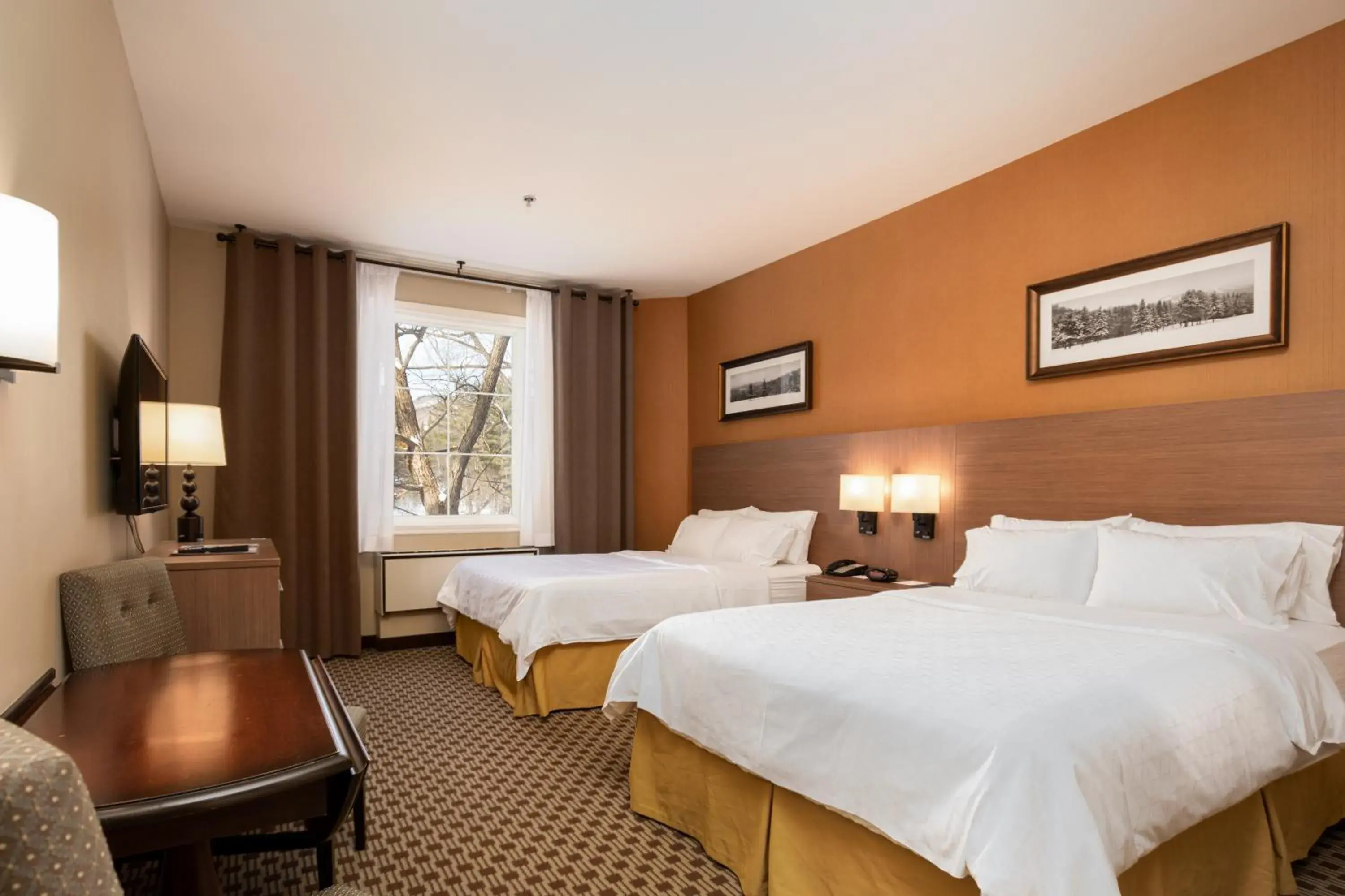 Standard Double Room with Two Double Beds in Holiday Inn Express & Suites Tremblant by IHG Standard Double Room with Two Double Beds in Holiday Inn Express & Suites Tremblant by IHG