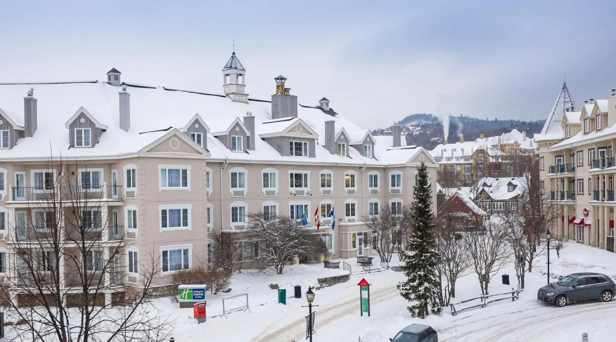 Property building in Holiday Inn Express & Suites Tremblant by IHG Property building in Holiday Inn Express & Suites Tremblant by IHG