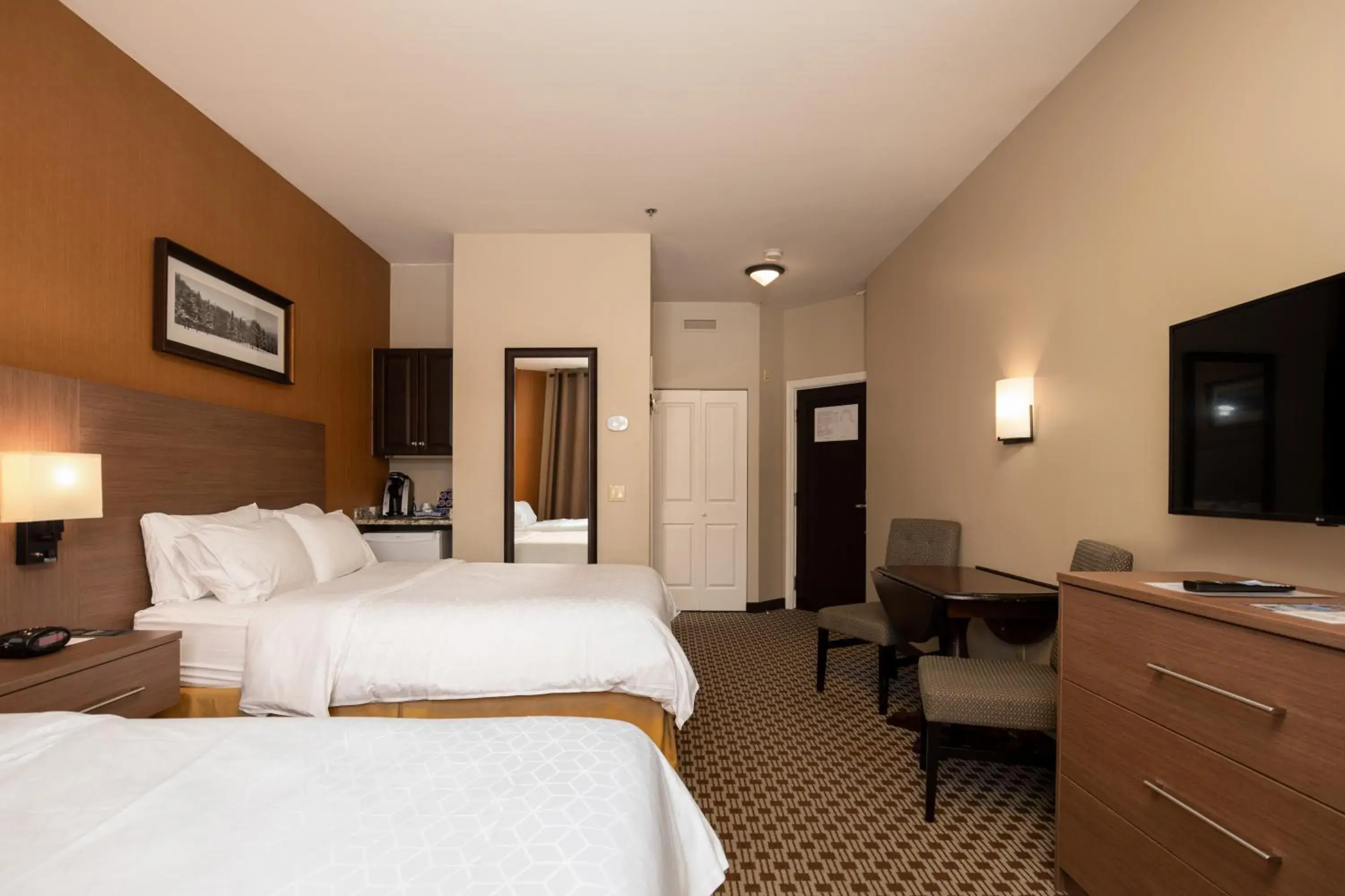 Bed in Holiday Inn Express & Suites Tremblant by IHG Bed in Holiday Inn Express & Suites Tremblant by IHG