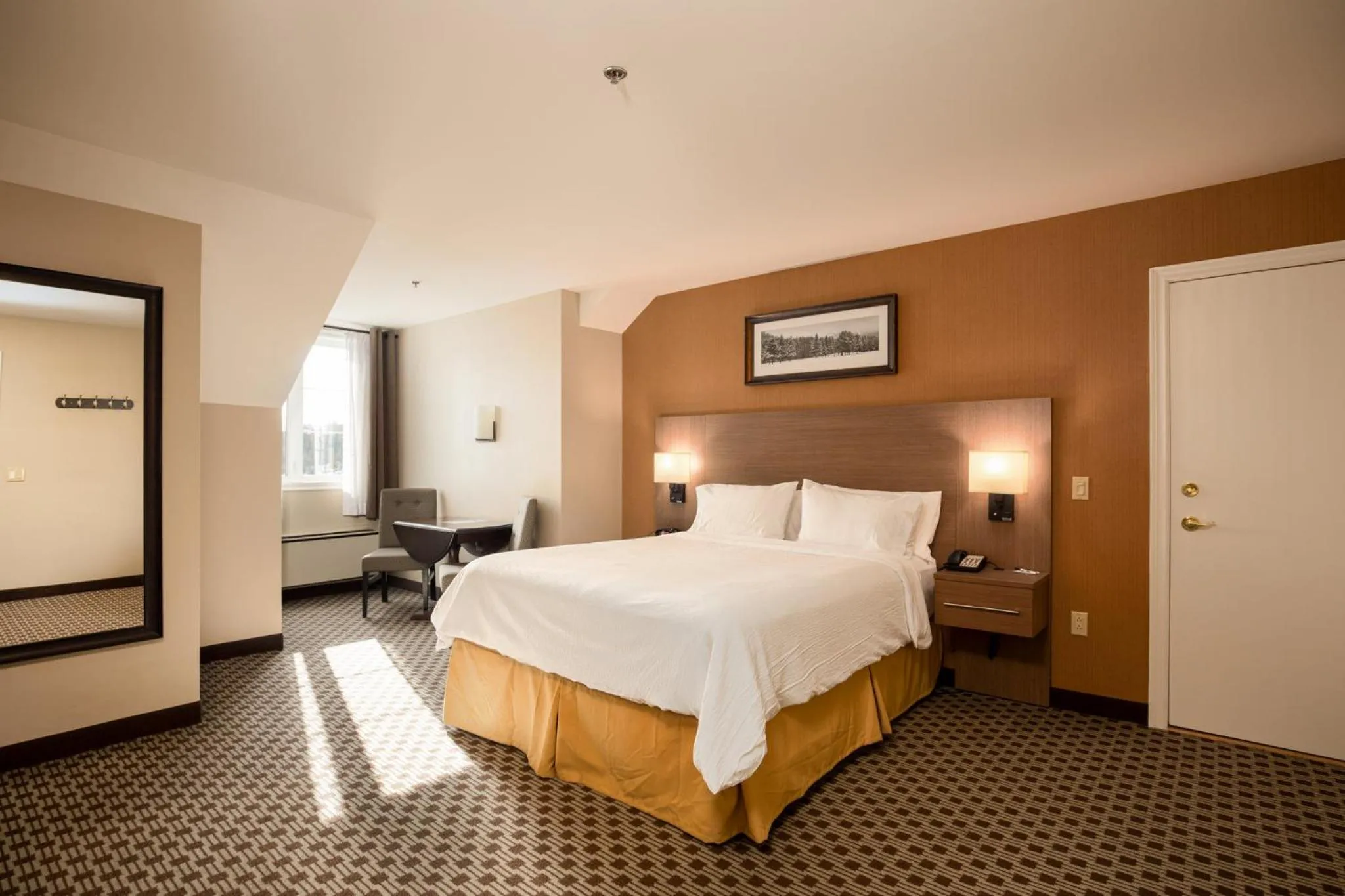 Photo of the whole room, Bed in Holiday Inn Express & Suites Tremblant by IHG