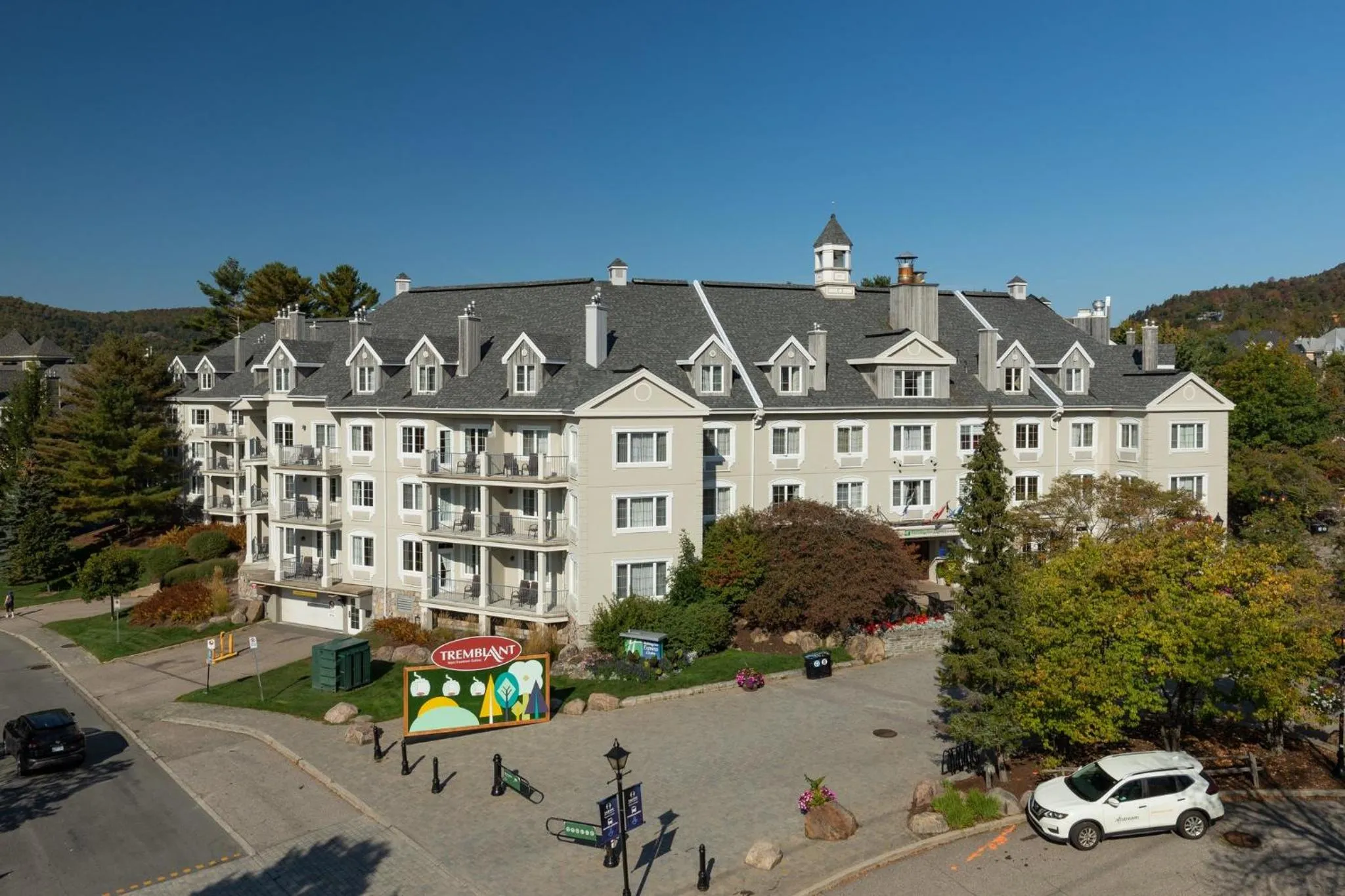 Property building in Holiday Inn Express & Suites Tremblant by IHG