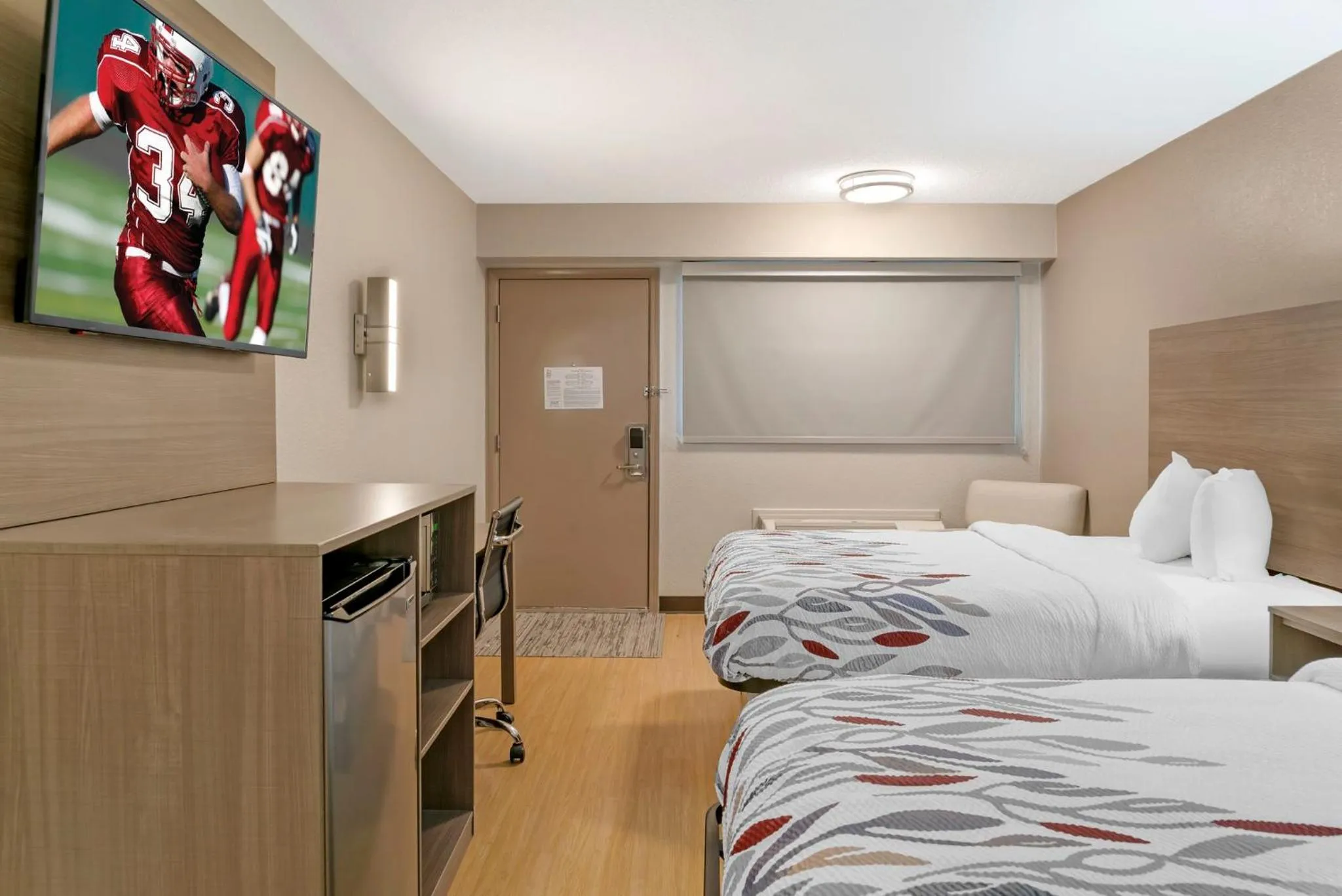 Photo of the whole room, Bed in Red Roof Inn Detroit-Rochester Hills/ Auburn Hills