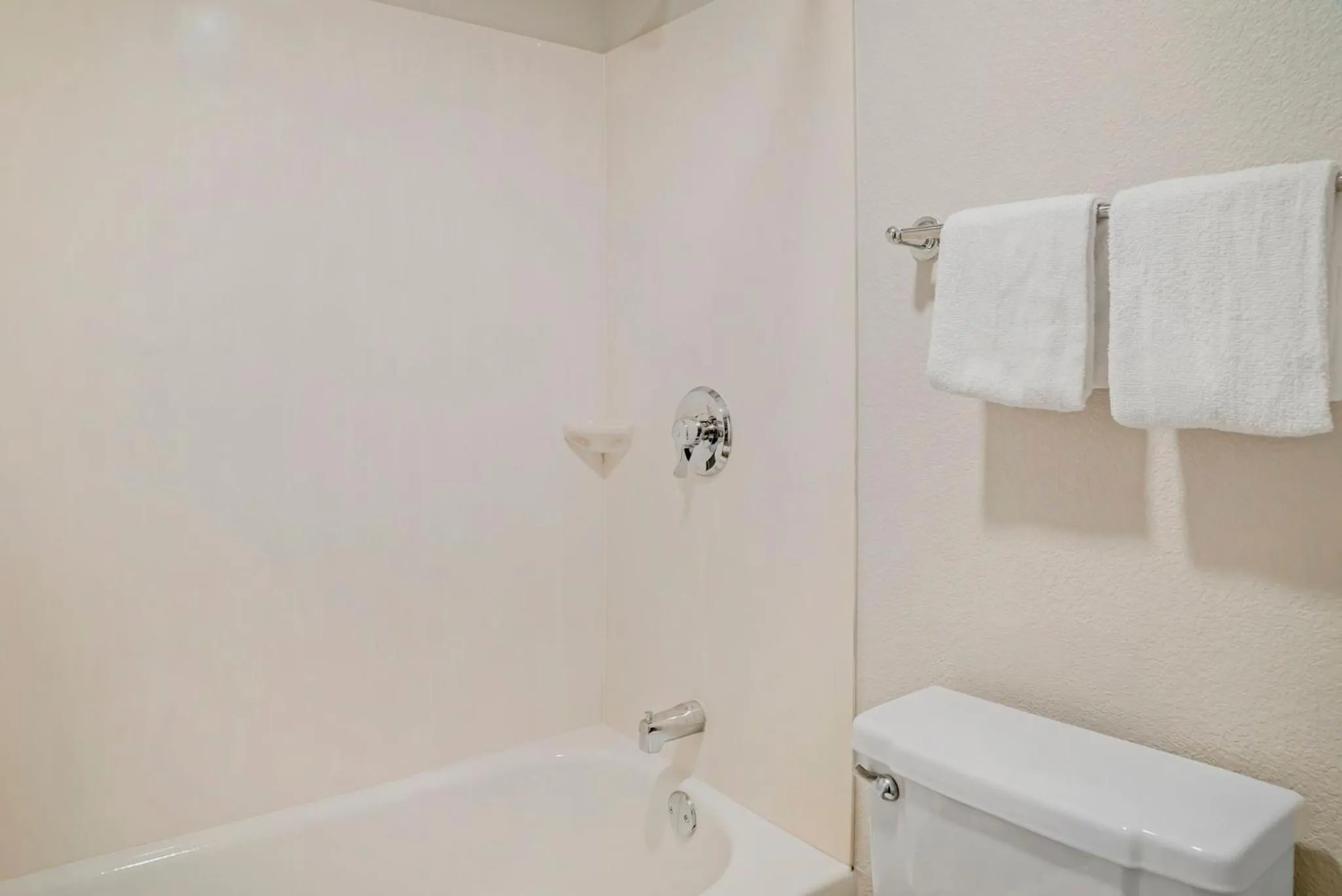 Bathroom in Red Roof Inn Detroit-Rochester Hills/ Auburn Hills