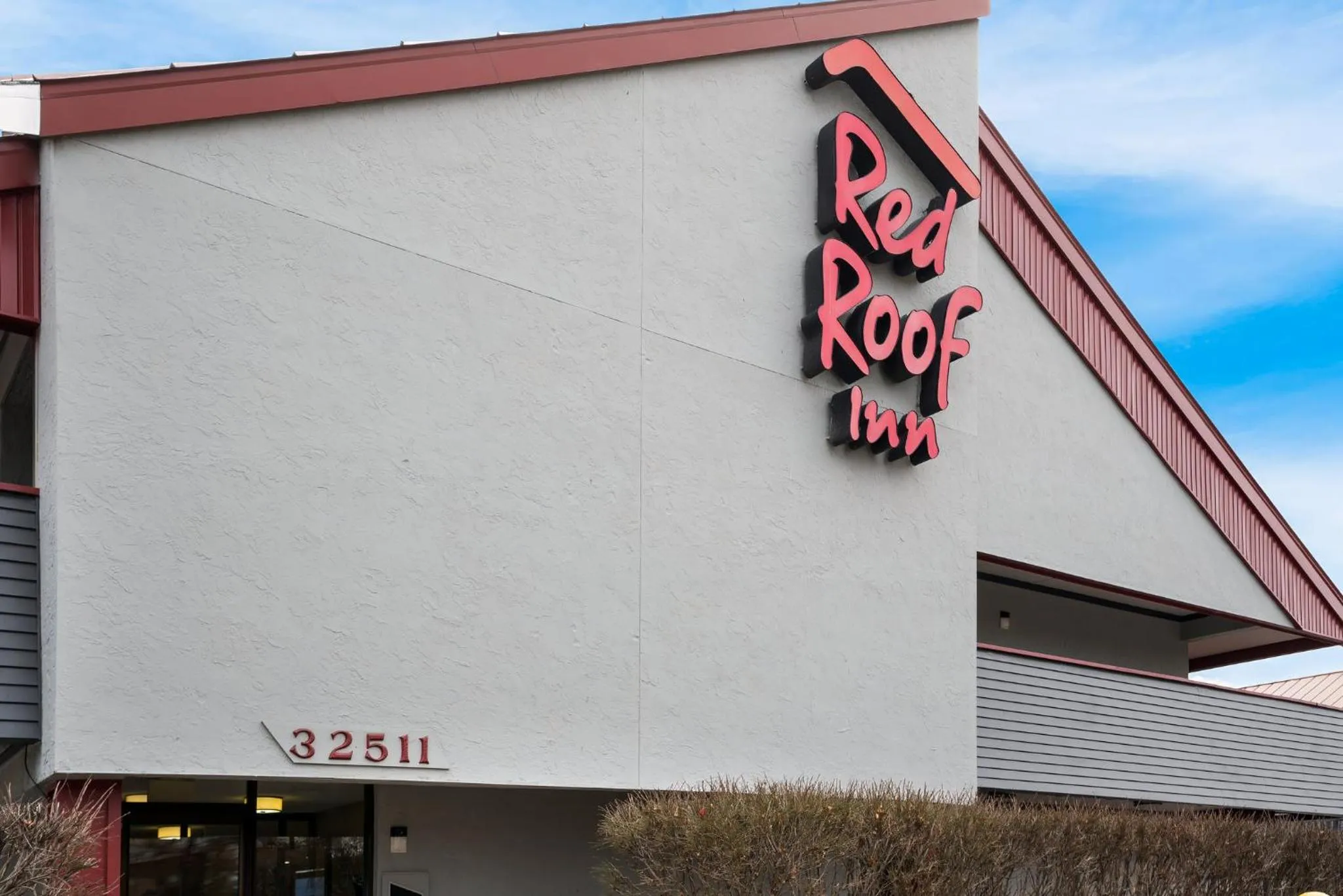 Property building in Red Roof Inn Detroit - Royal Oak/Madison Heights