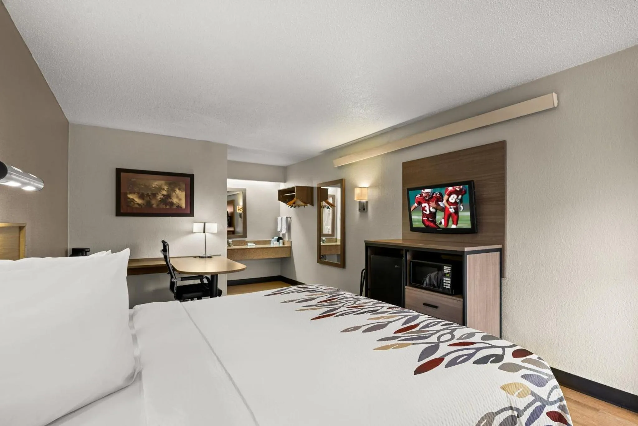 Photo of the whole room in Red Roof Inn Detroit - Royal Oak/Madison Heights