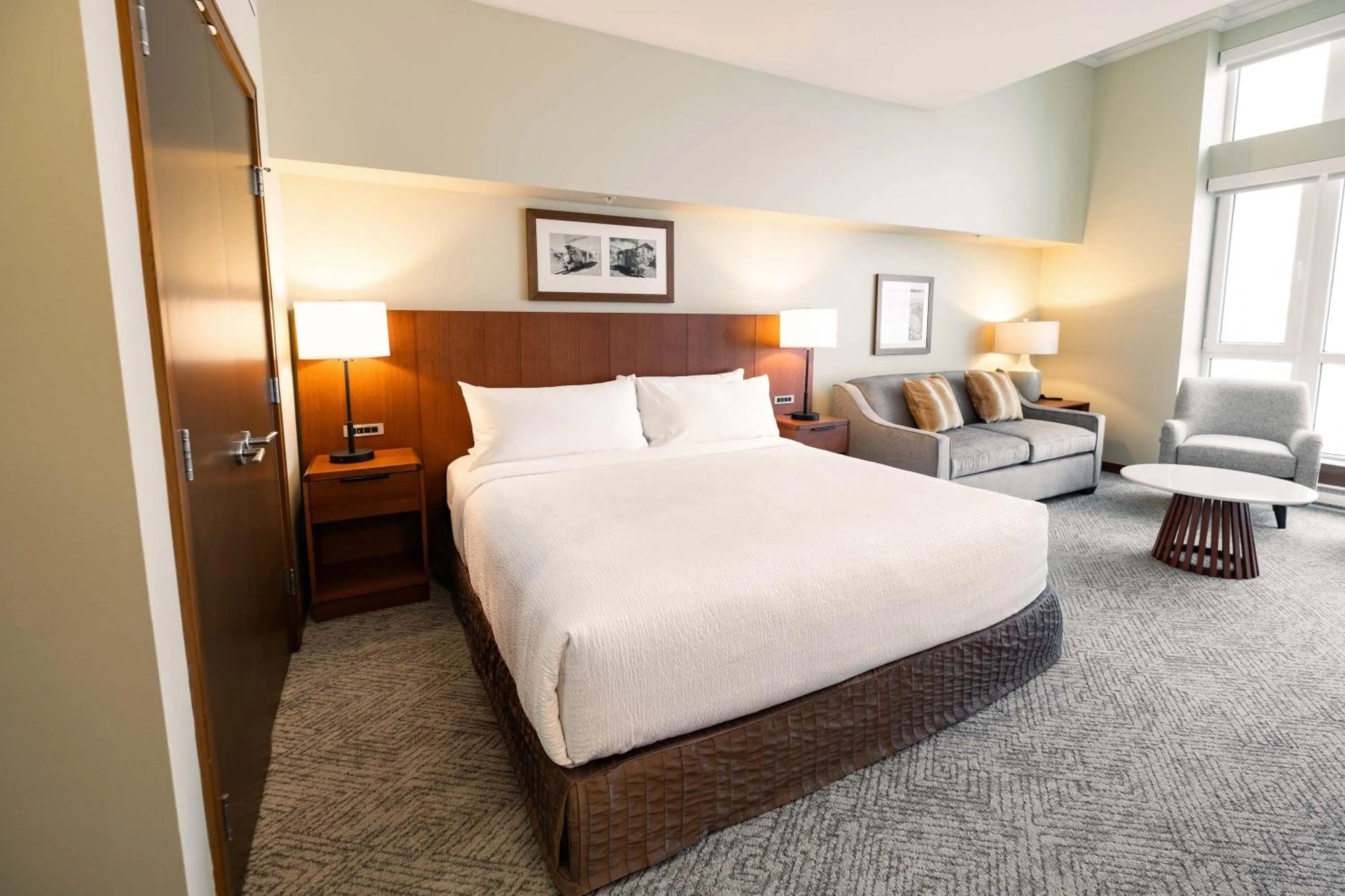 Photo of the whole room, Bed in Sutton Place Hotel Revelstoke Mountain Resort