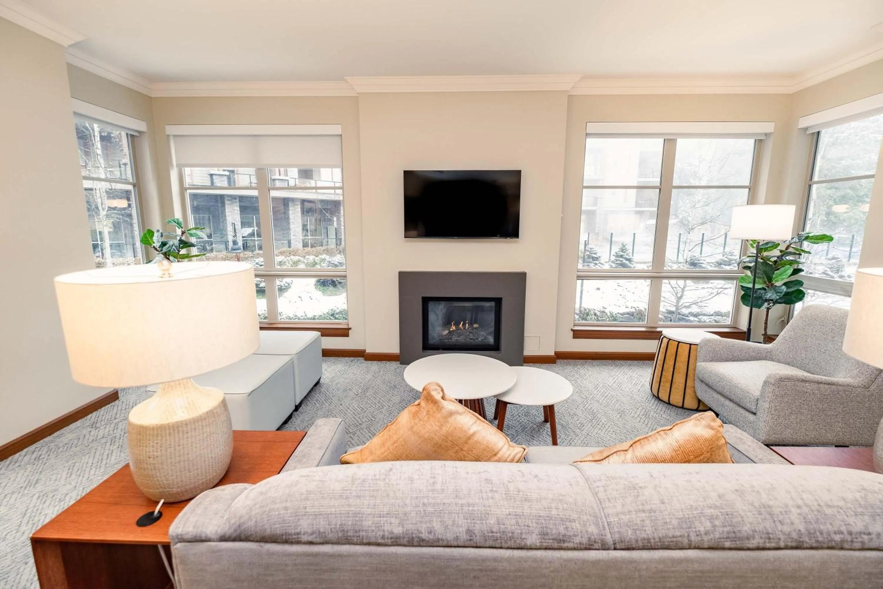 Living room in Sutton Place Hotel Revelstoke Mountain Resort