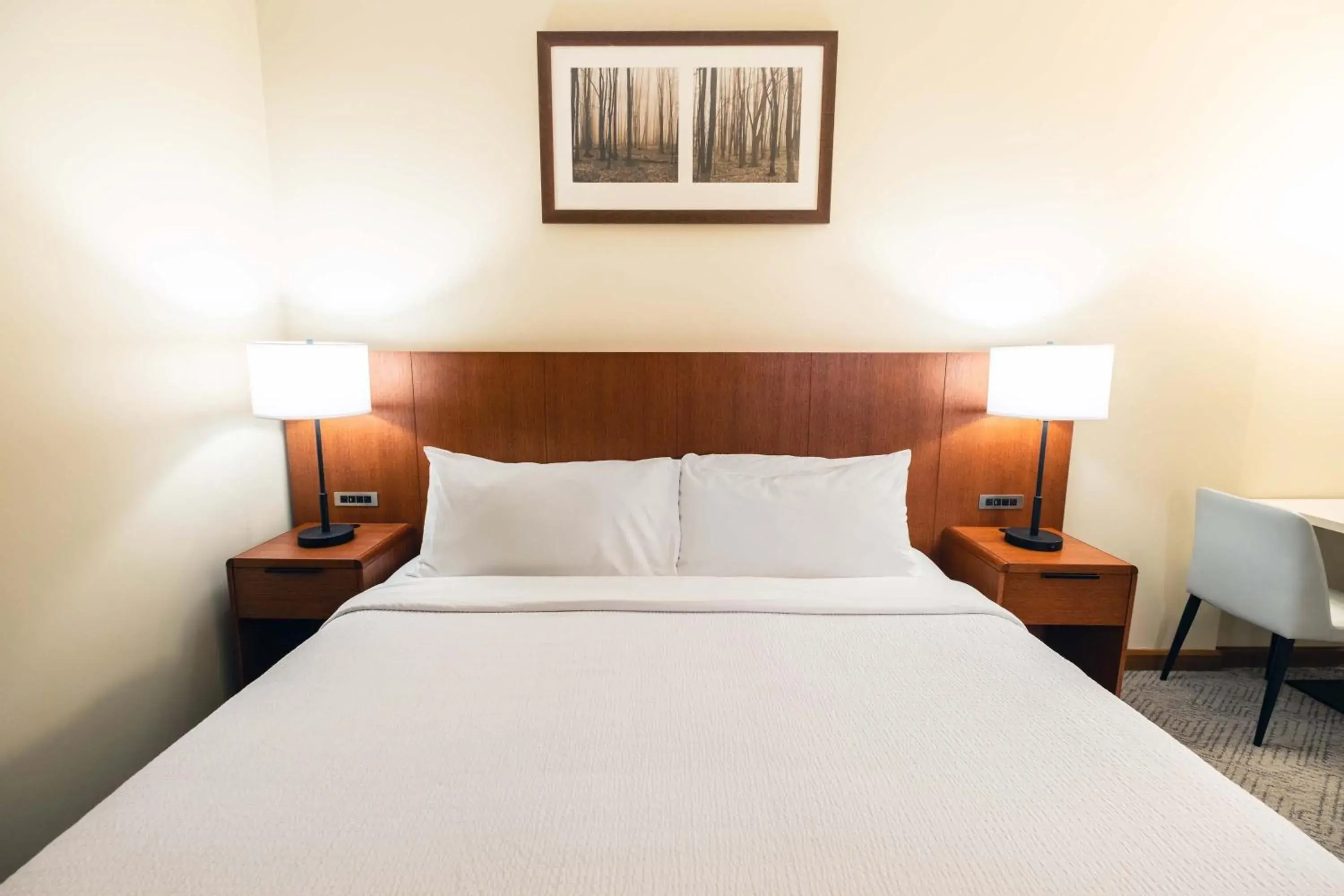 Photo of the whole room, Bed in Sutton Place Hotel Revelstoke Mountain Resort Photo of the whole room, Bed in Sutton Place Hotel Revelstoke Mountain Resort