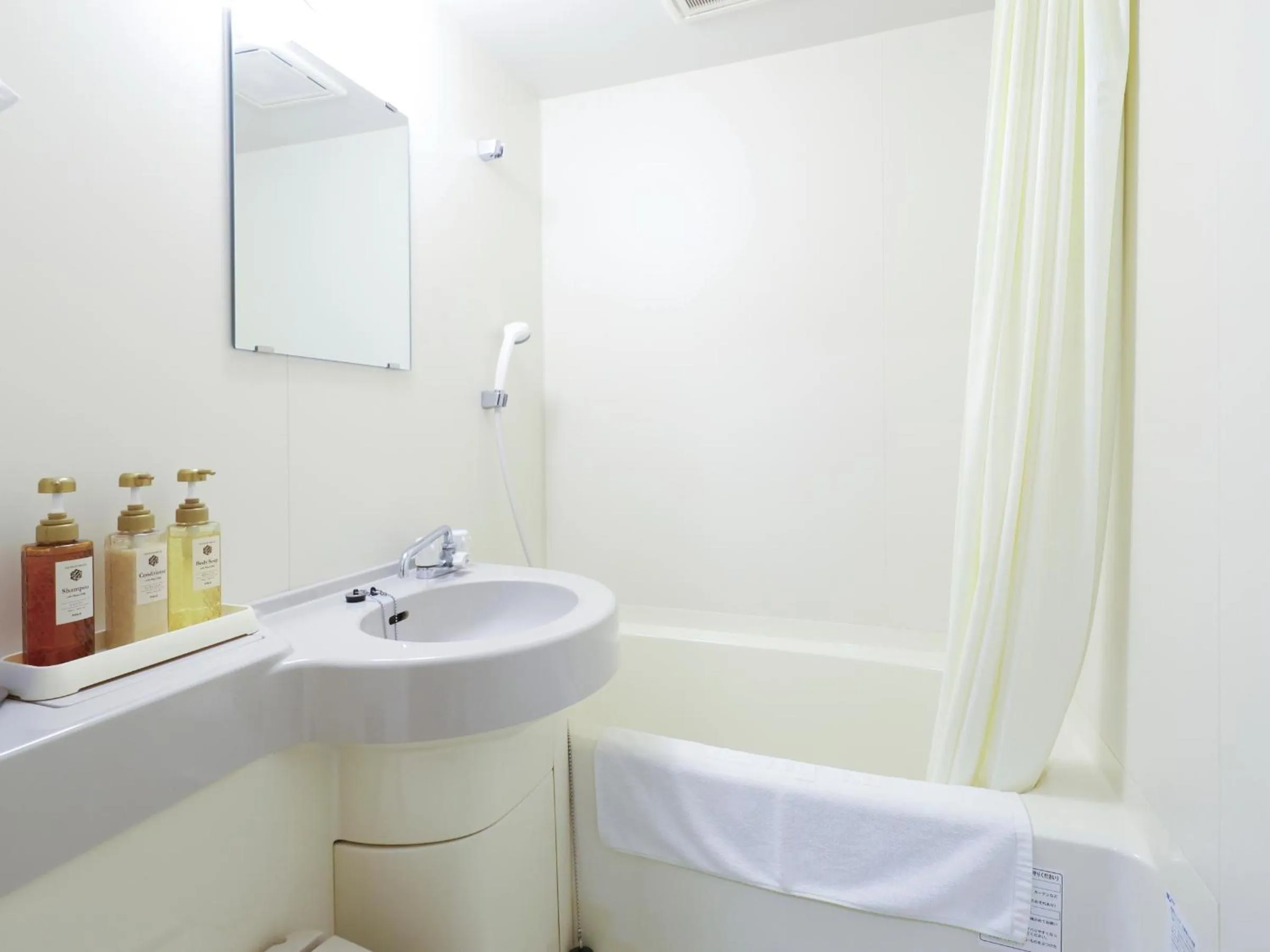 Bathroom in Tennen Onsen Taho-no-Yu Dormy Inn Niigata