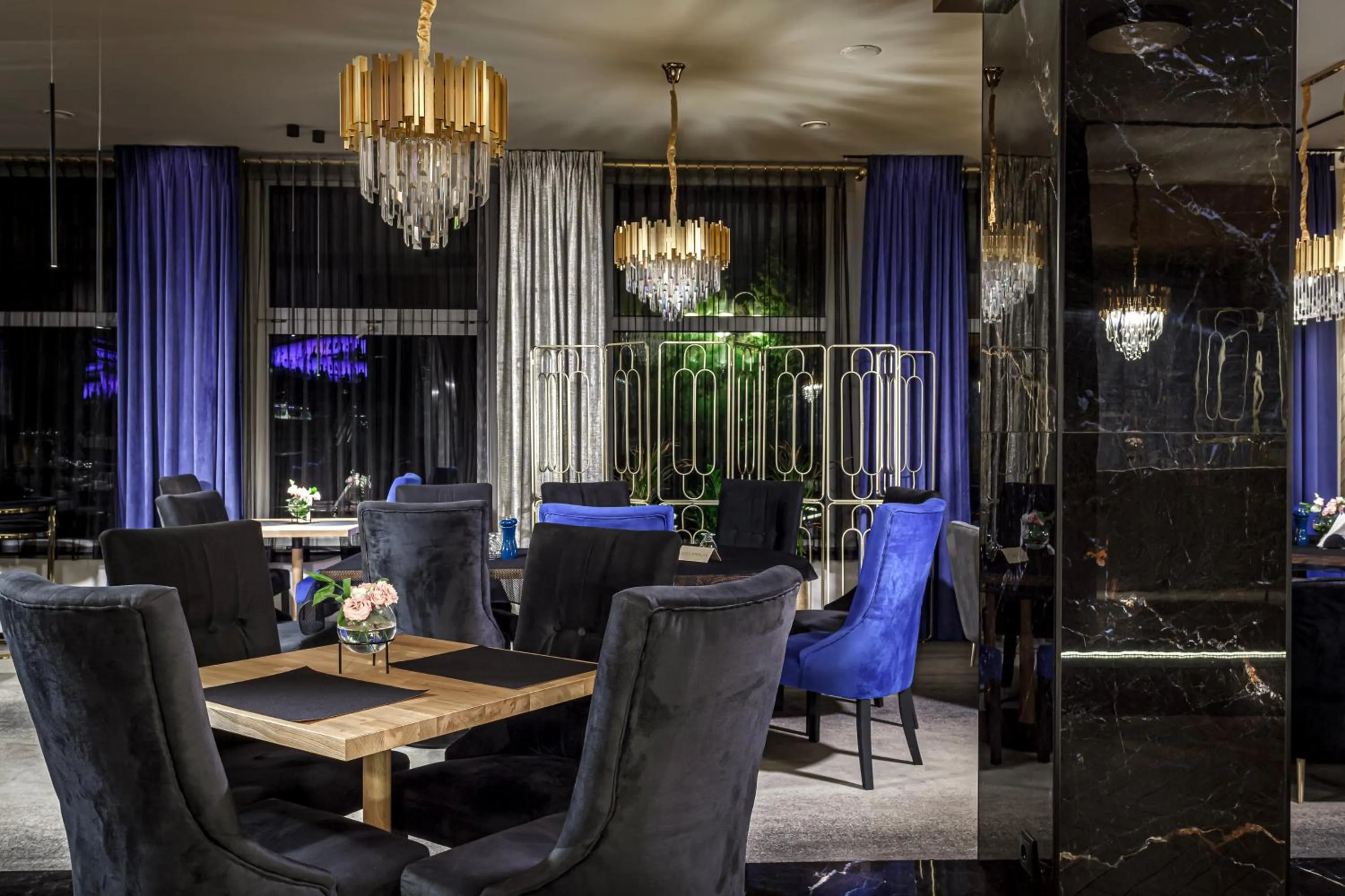 Restaurant/places to eat in Hotel Cristal Park