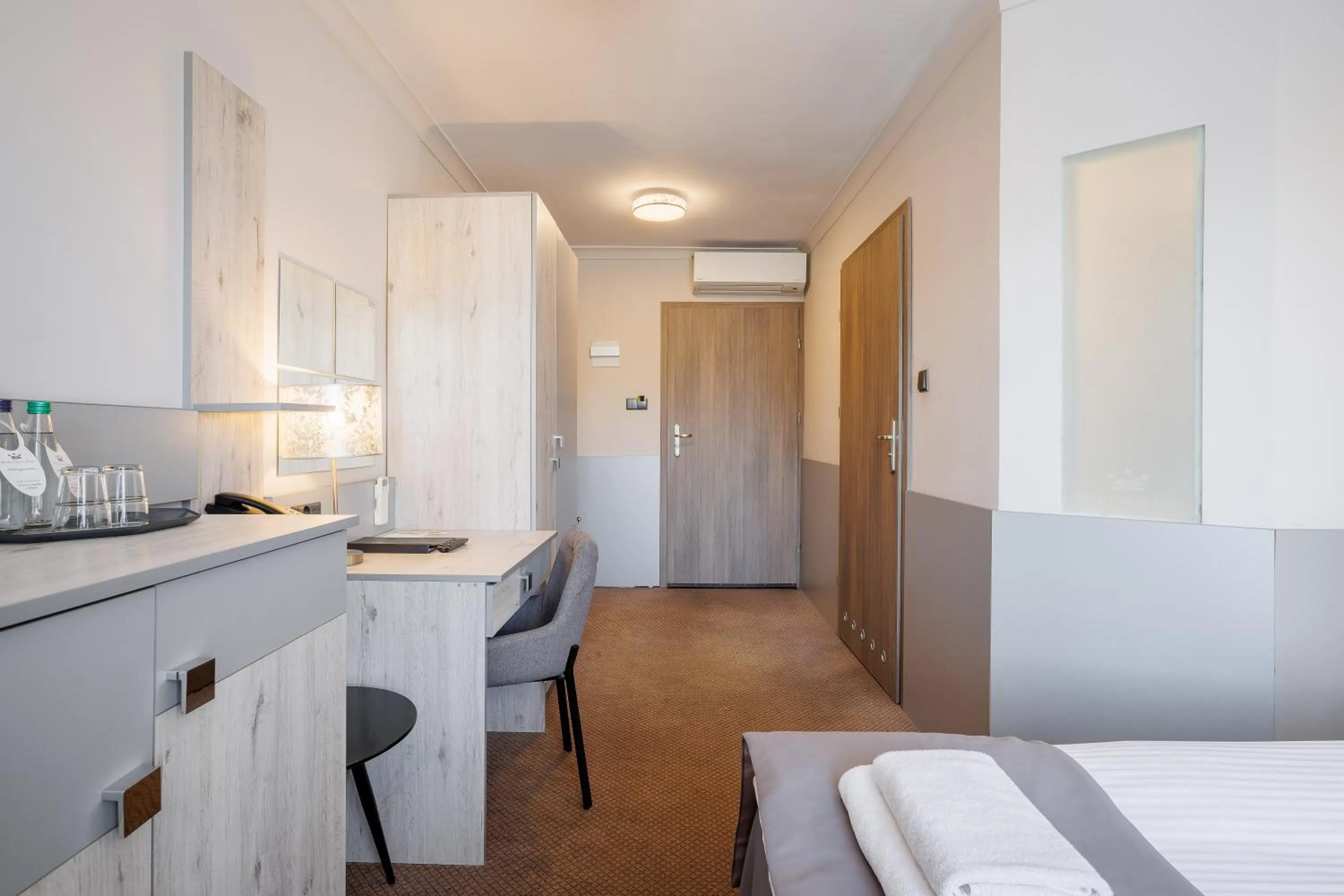 Seating area, Bed in Hotel Cristal Park