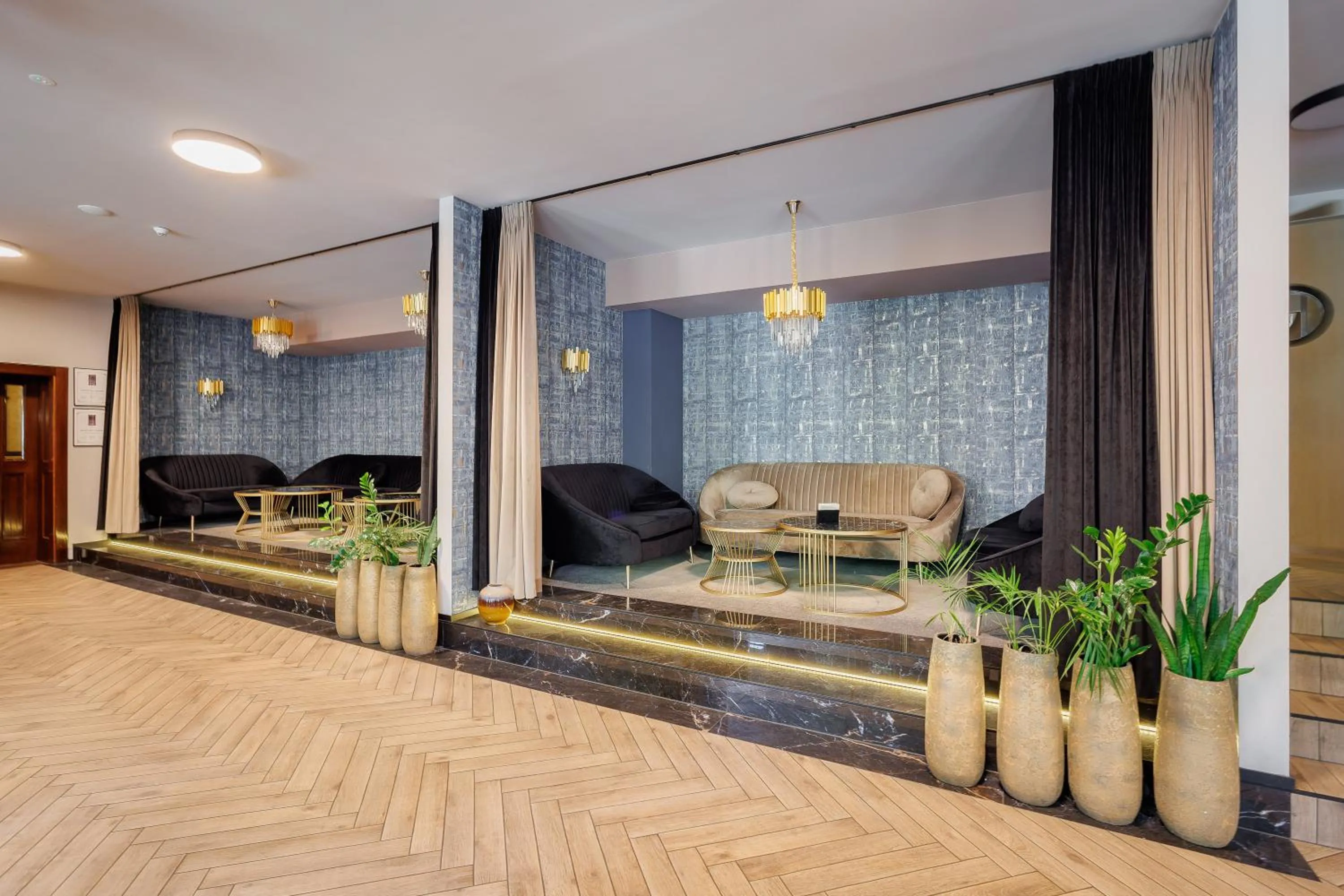 Restaurant/places to eat in Hotel Cristal Park