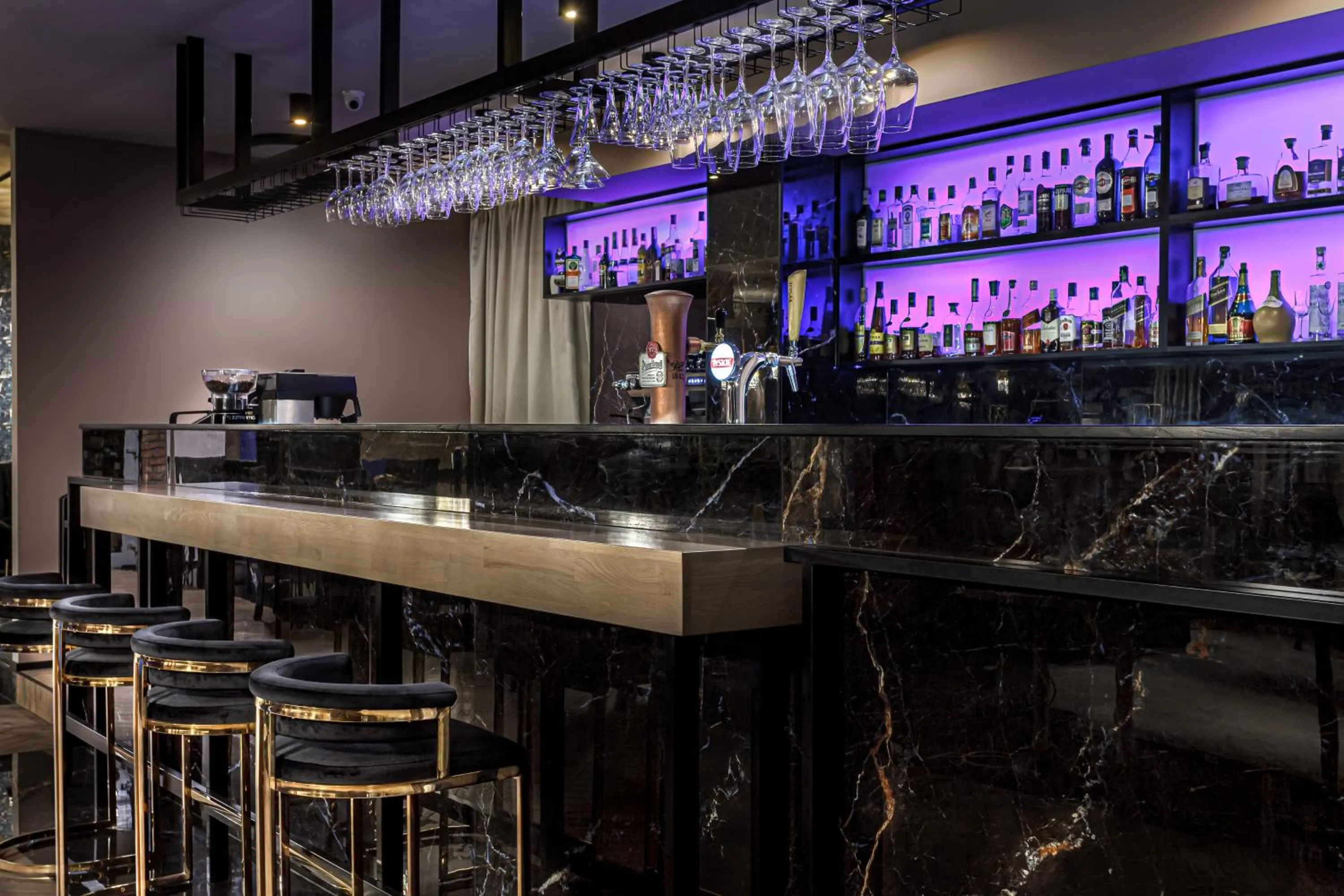 Restaurant/places to eat in Hotel Cristal Park