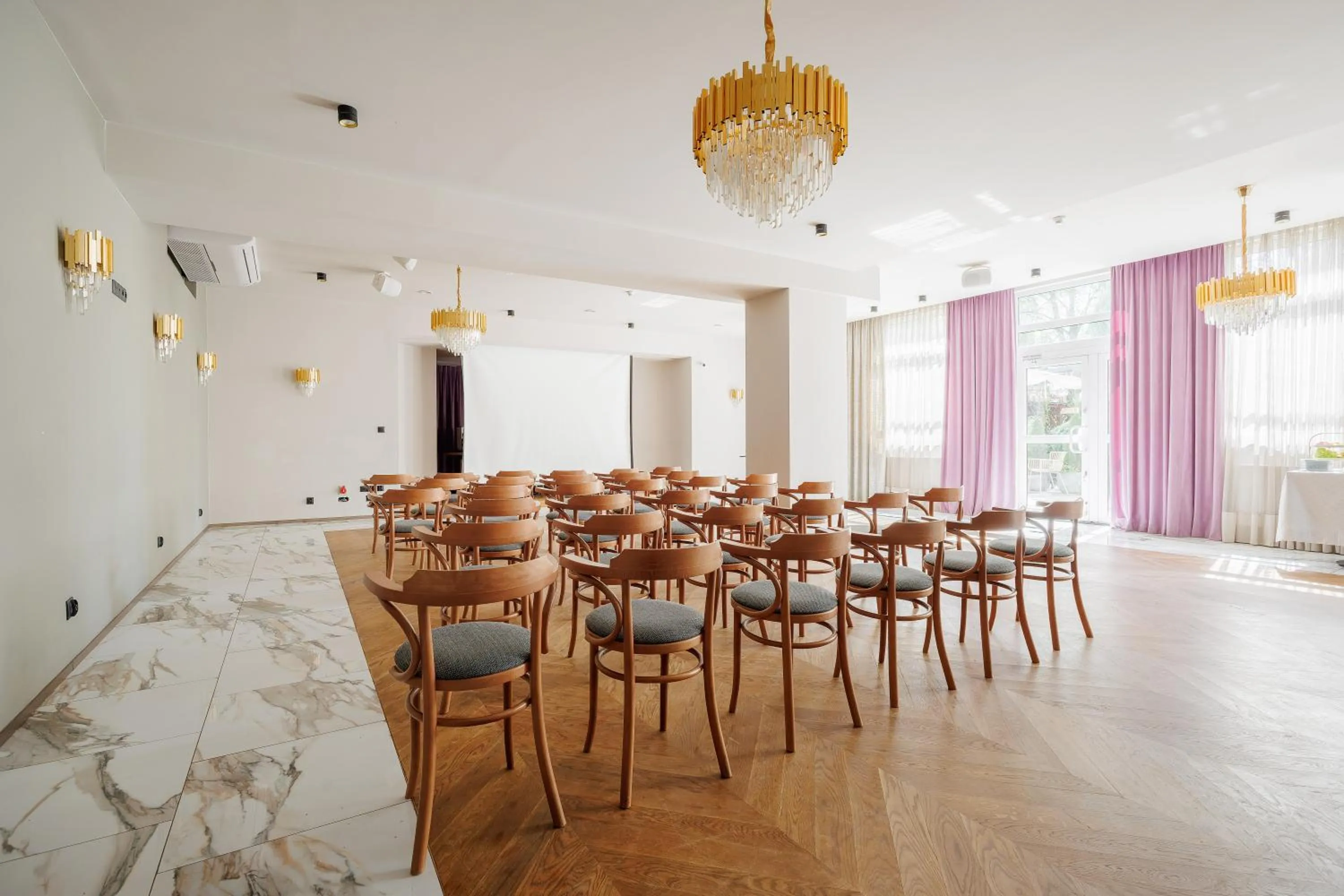 Business facilities in Hotel Cristal Park