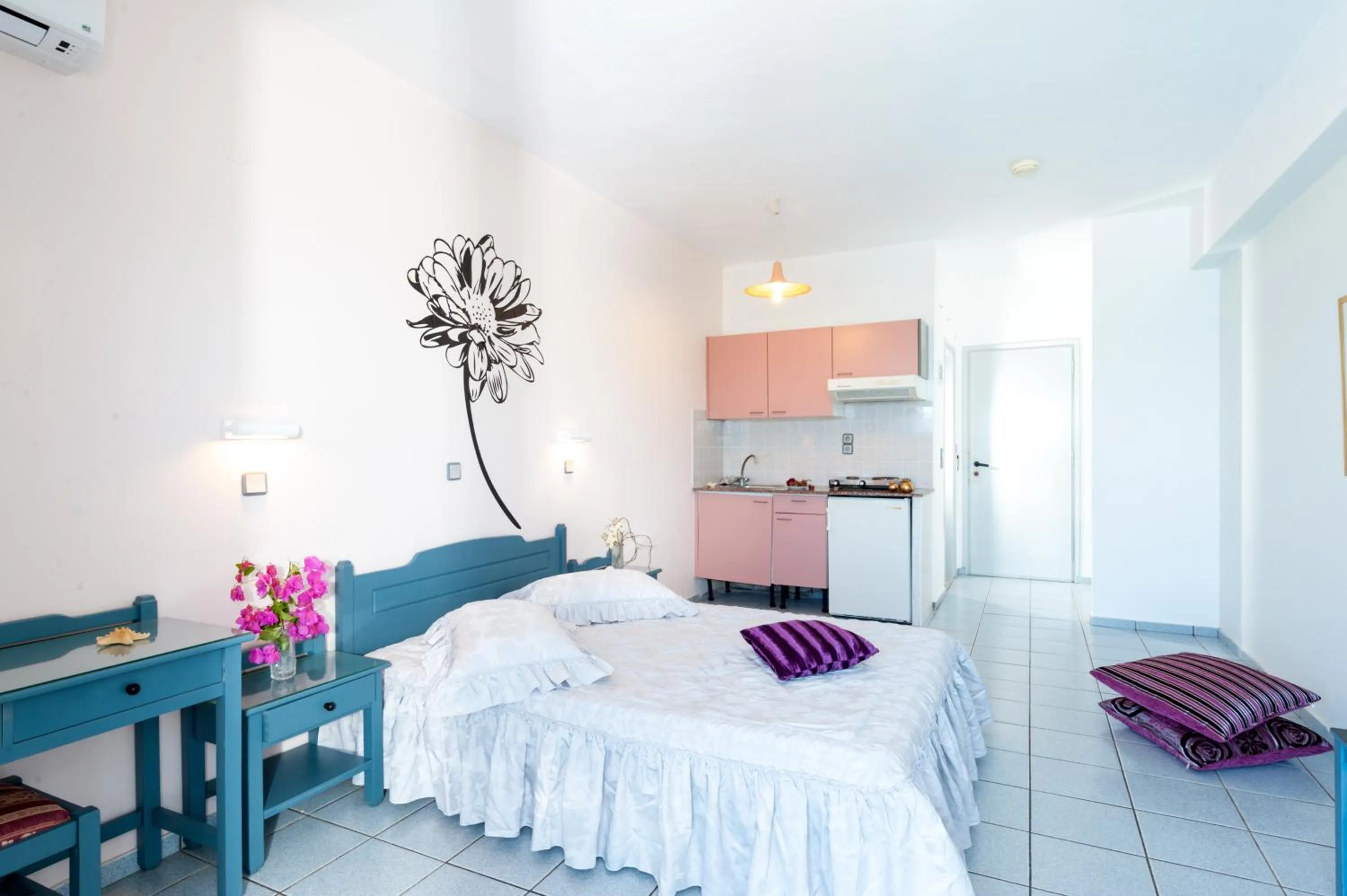 Bedroom, Bed in Laplaya Beach