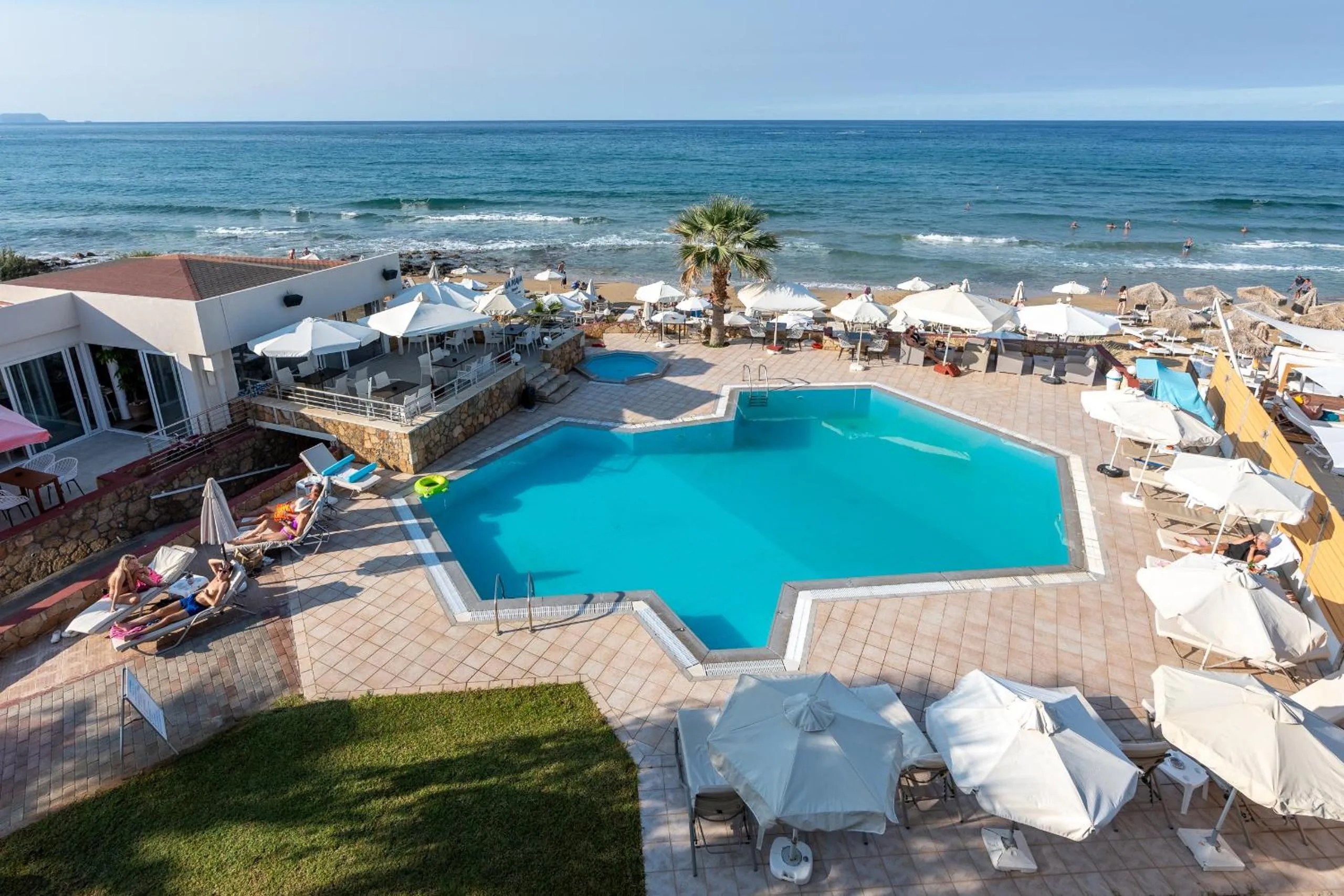 Swimming pool in Laplaya Beach