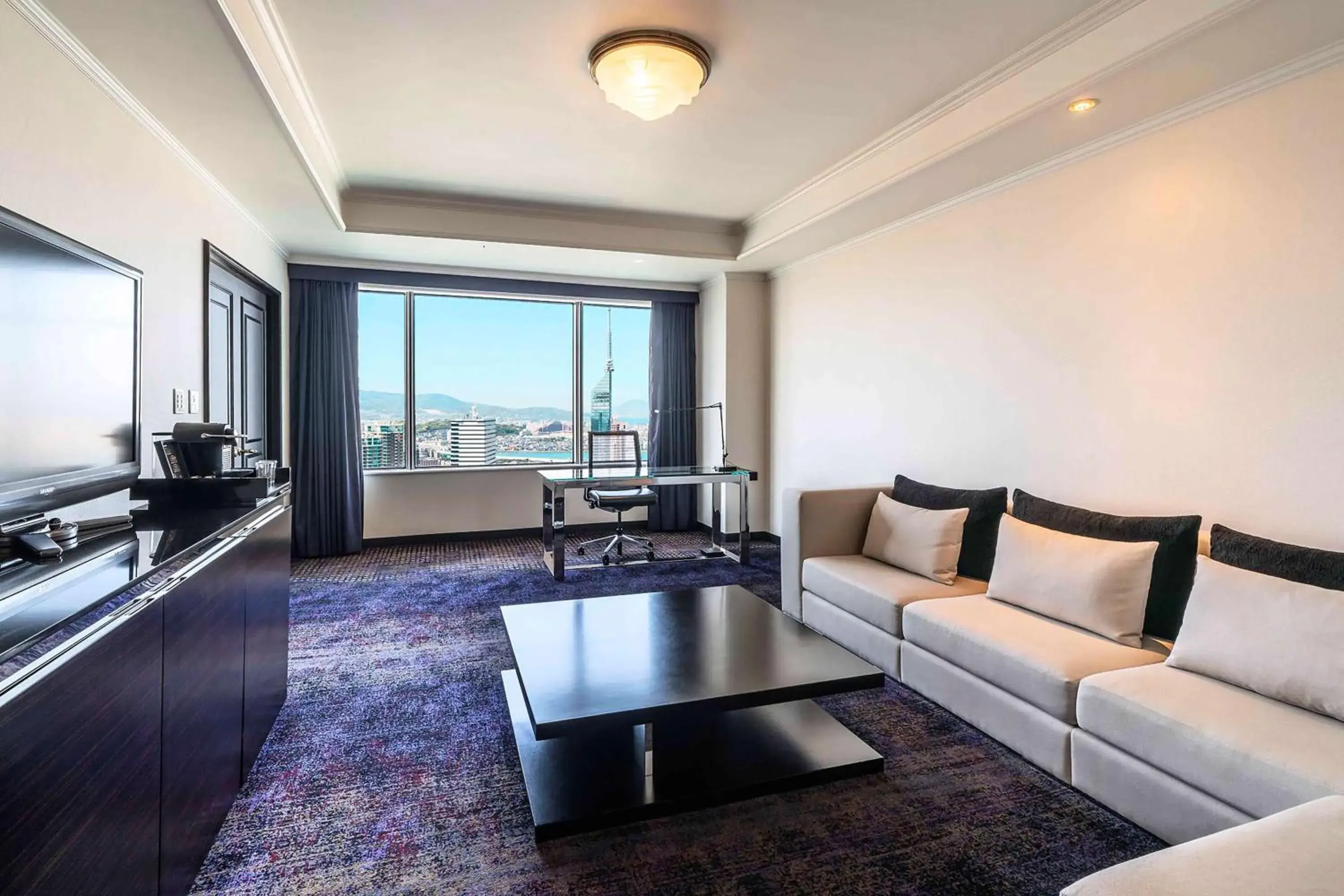 Executive Twin Suite in Hilton Fukuoka Sea Hawk Executive Twin Suite in Hilton Fukuoka Sea Hawk