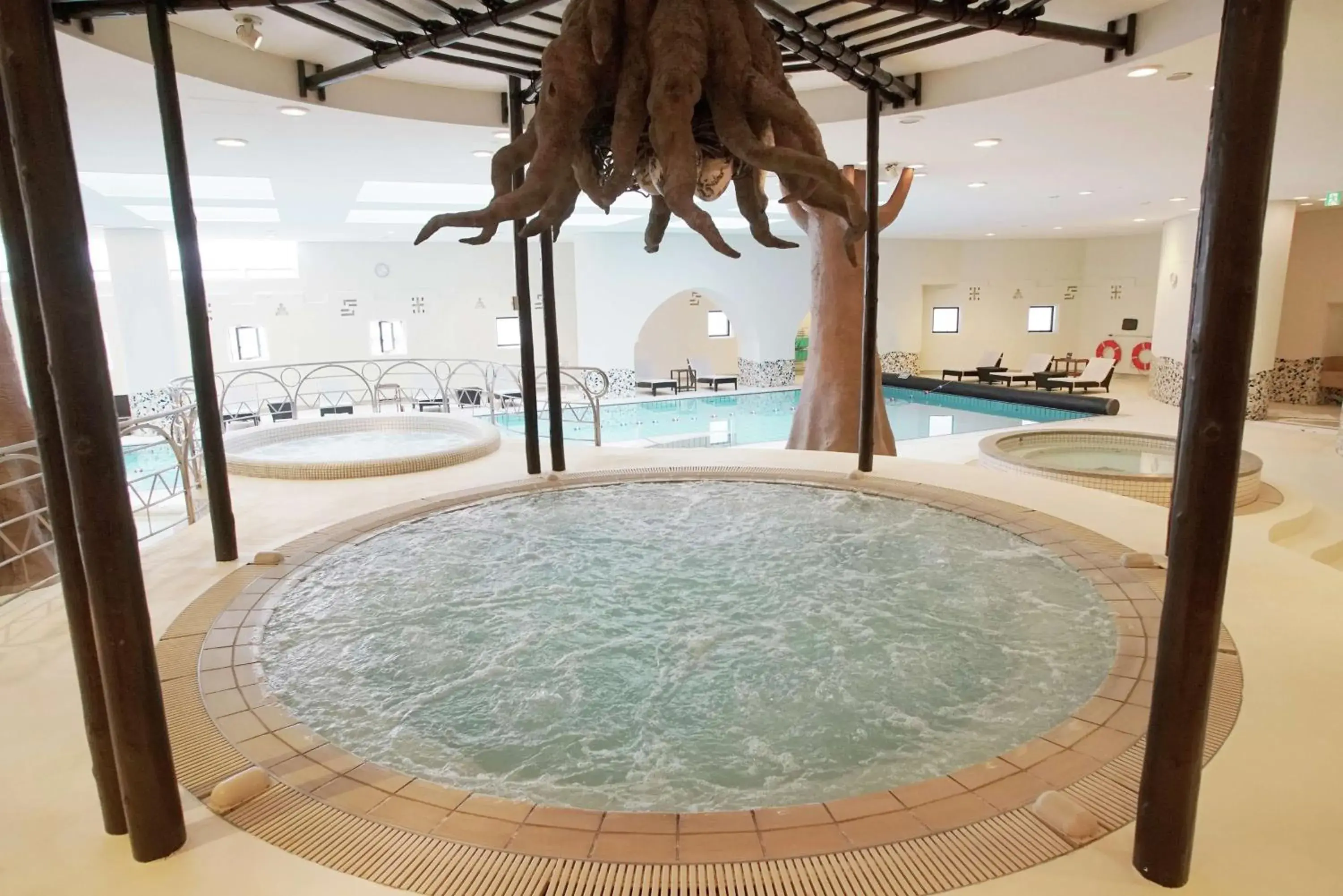 Swimming pool in Hilton Fukuoka Sea Hawk Swimming pool in Hilton Fukuoka Sea Hawk