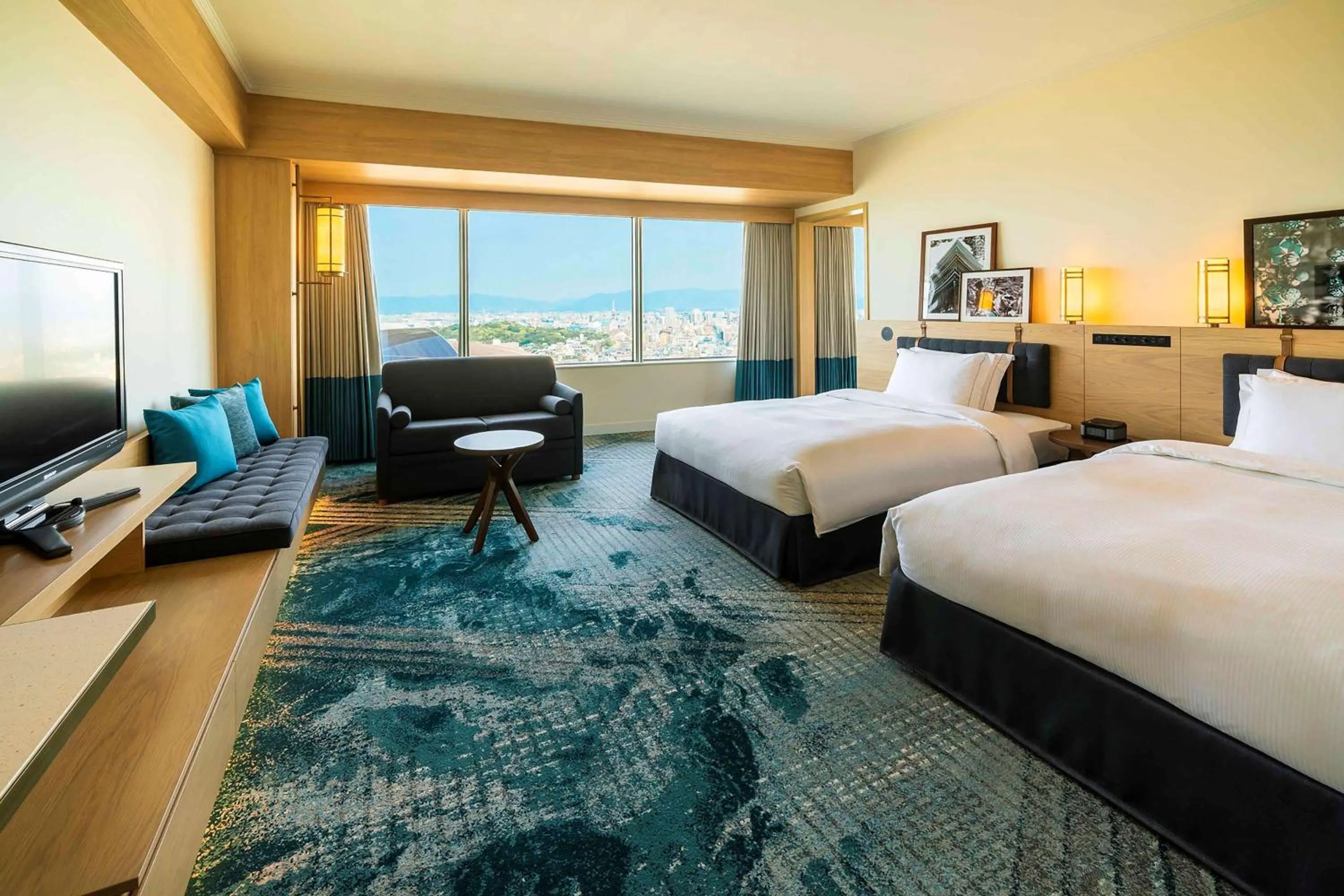 Living room, Bed in Hilton Fukuoka Sea Hawk