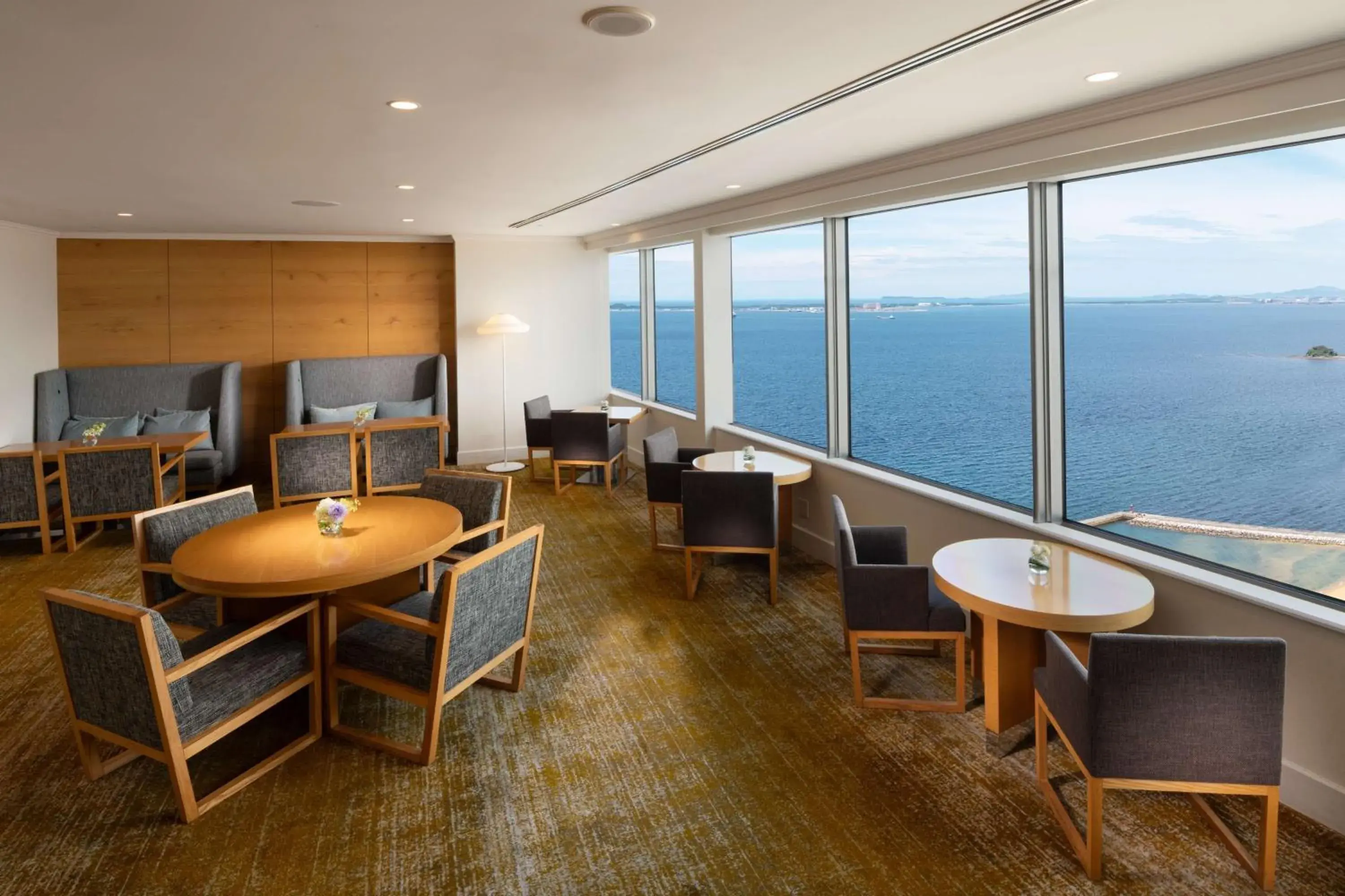 Property building in Hilton Fukuoka Sea Hawk Property building in Hilton Fukuoka Sea Hawk