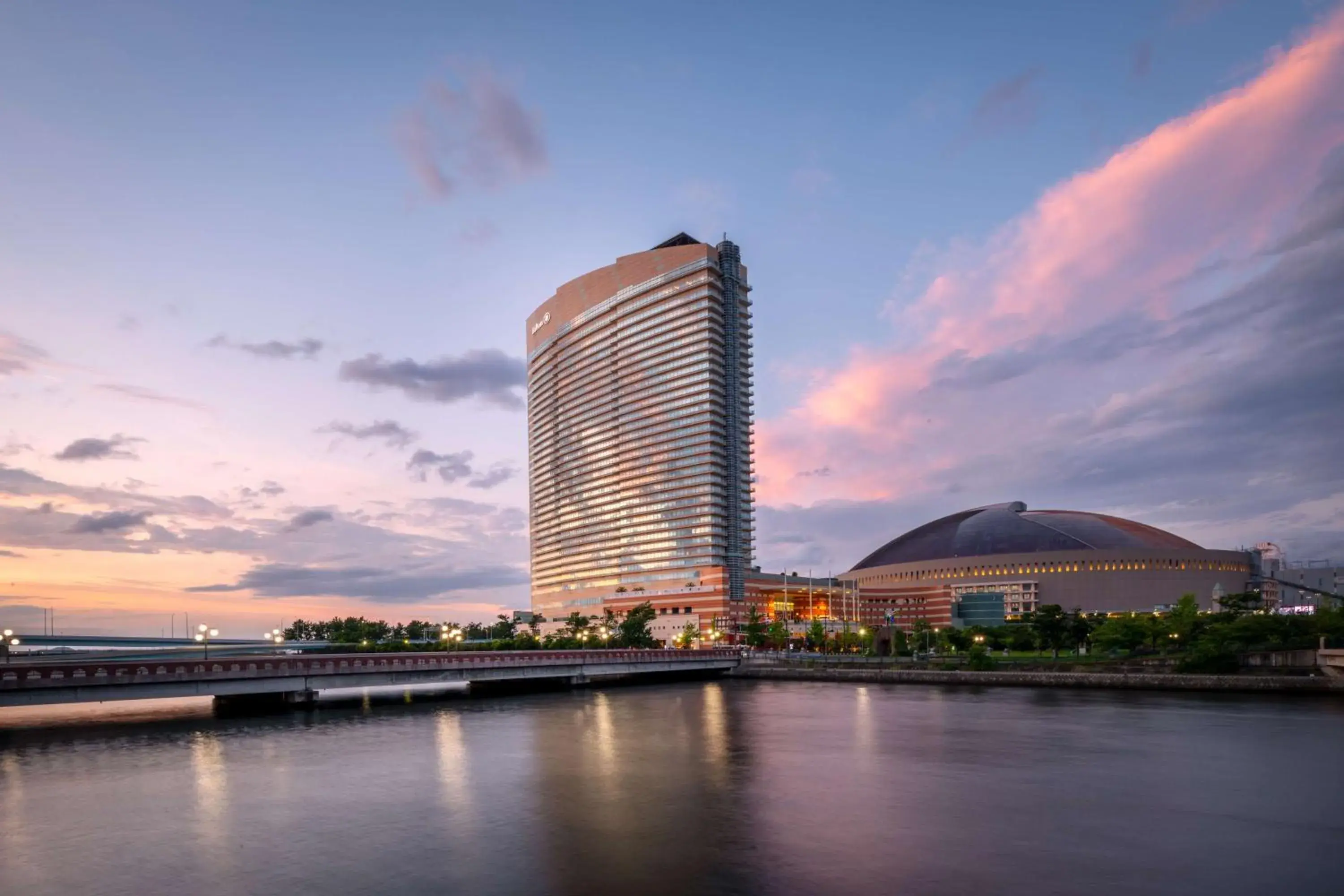 Property building in Hilton Fukuoka Sea Hawk Property building in Hilton Fukuoka Sea Hawk