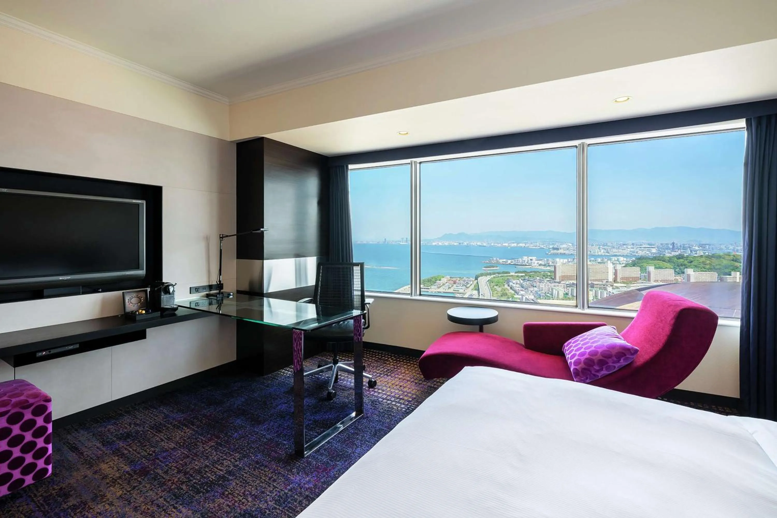 Bedroom, Bed in Hilton Fukuoka Sea Hawk