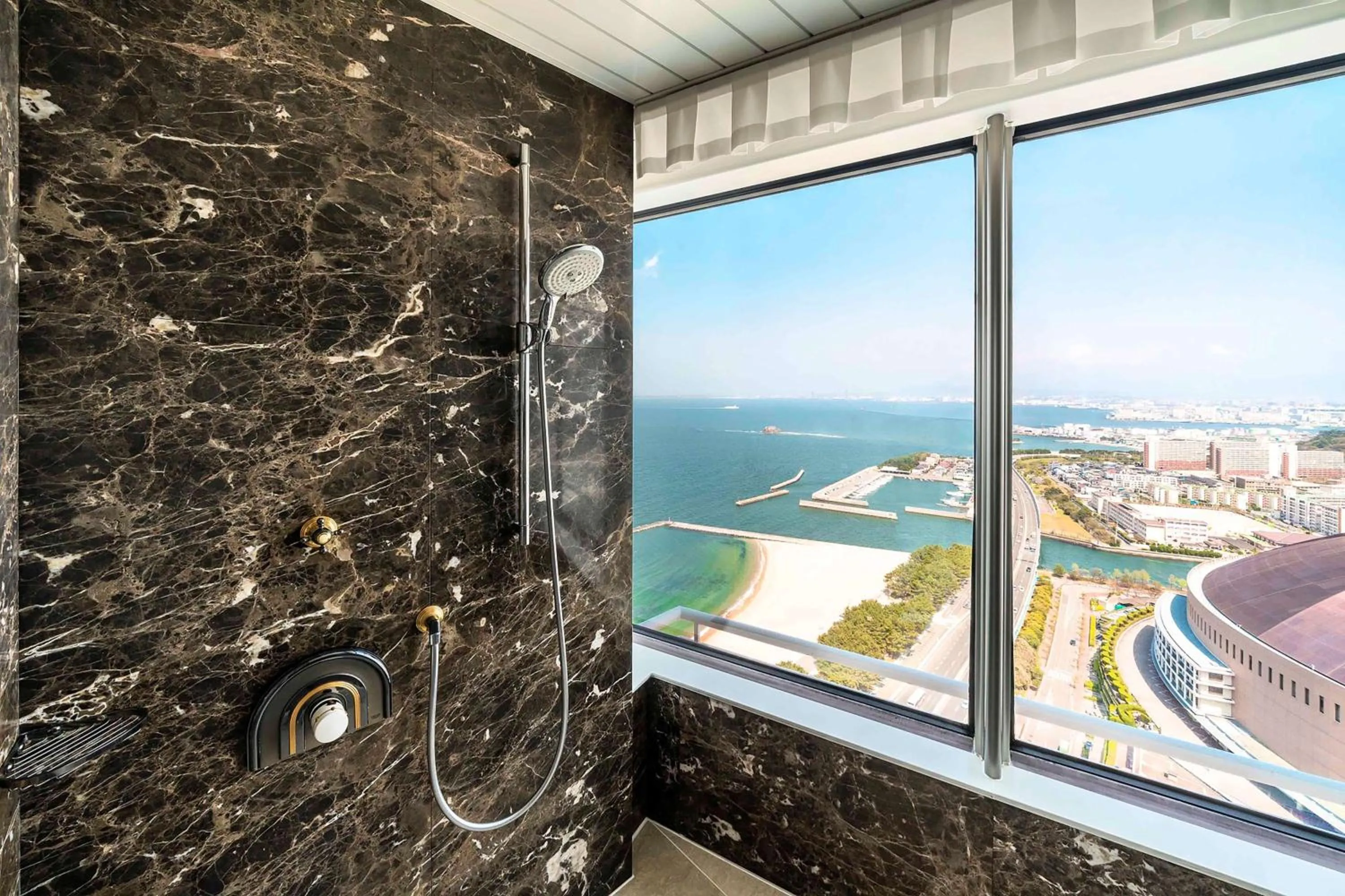 Bathroom in Hilton Fukuoka Sea Hawk