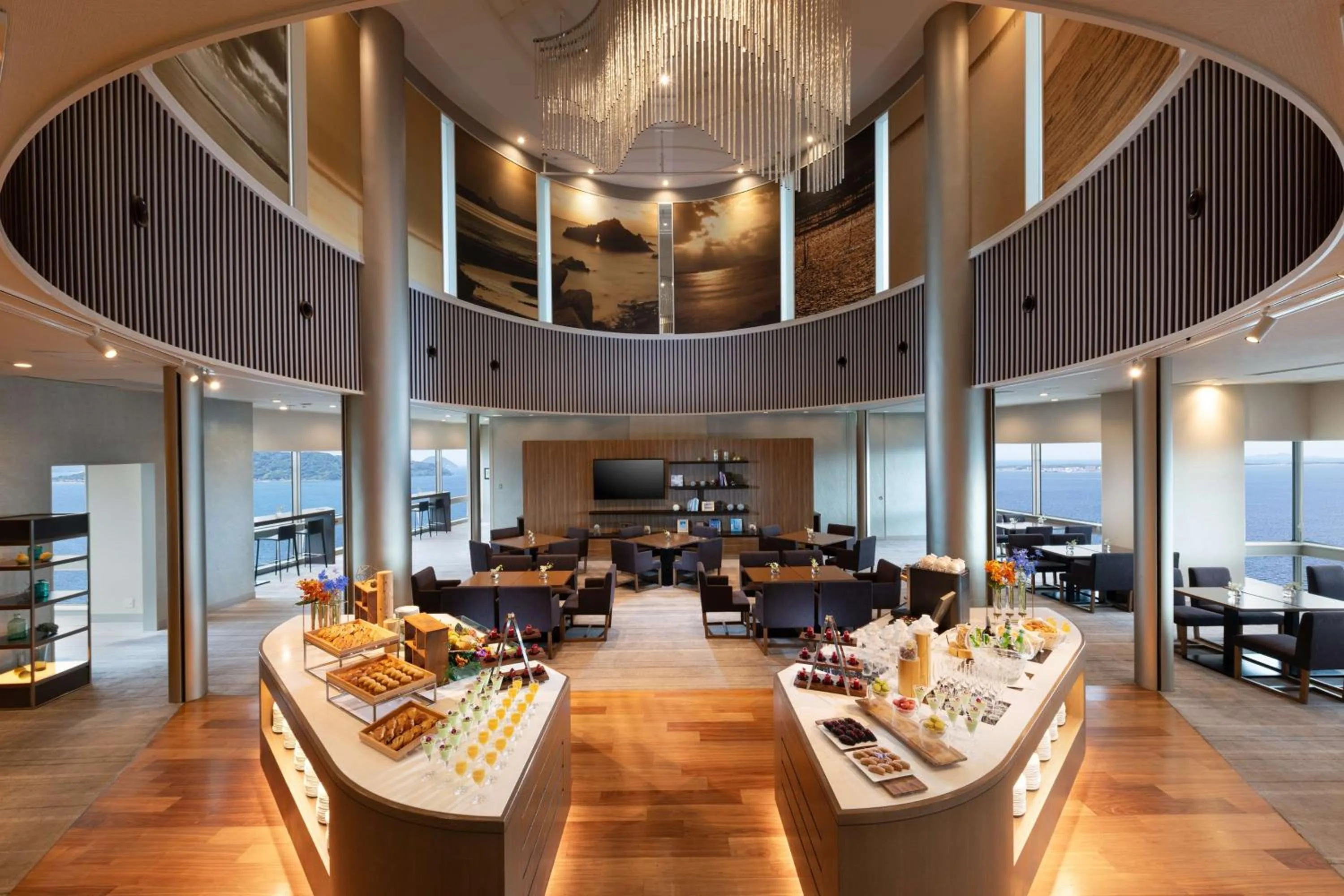 Dining area in Hilton Fukuoka Sea Hawk