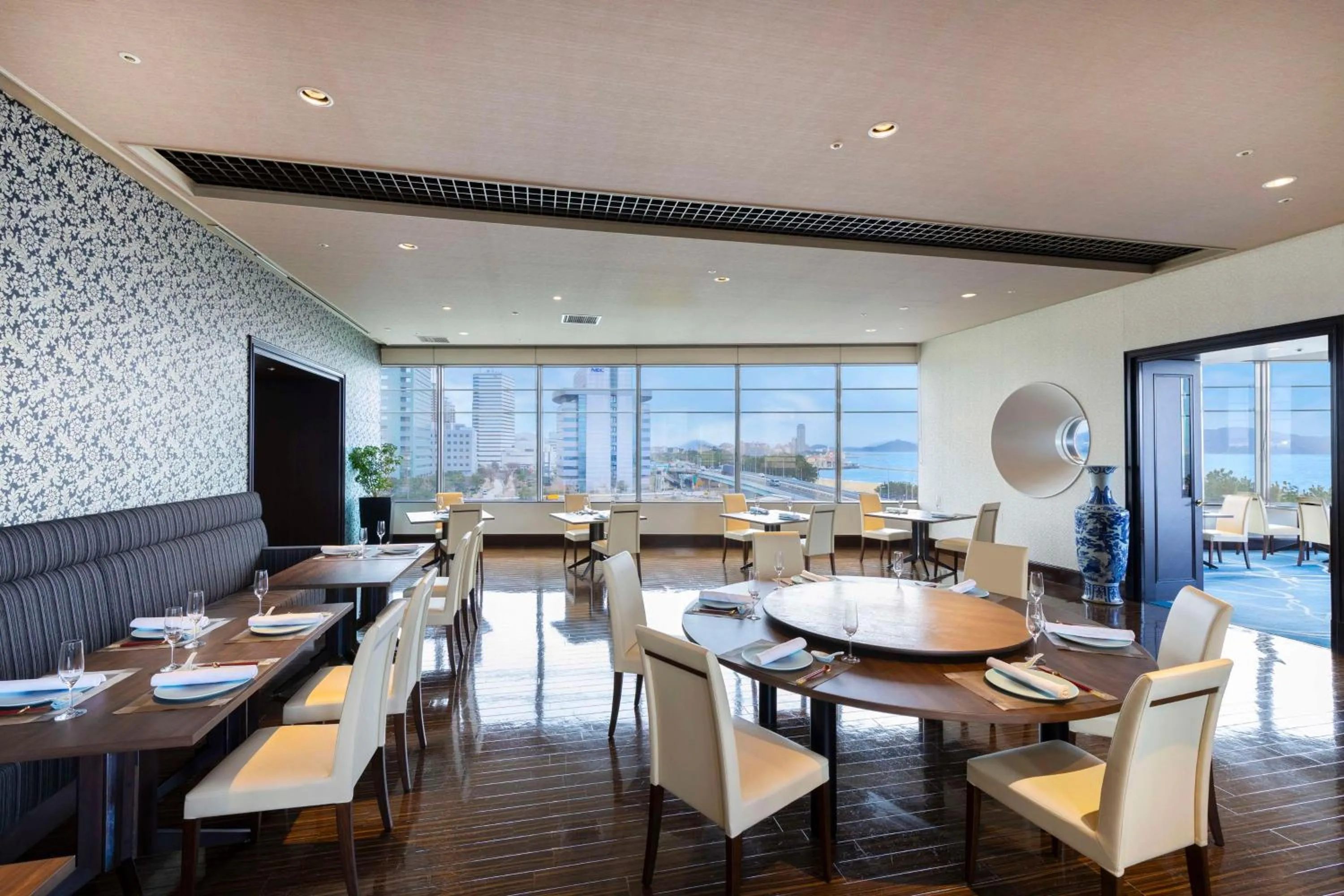 Restaurant/places to eat in Hilton Fukuoka Sea Hawk