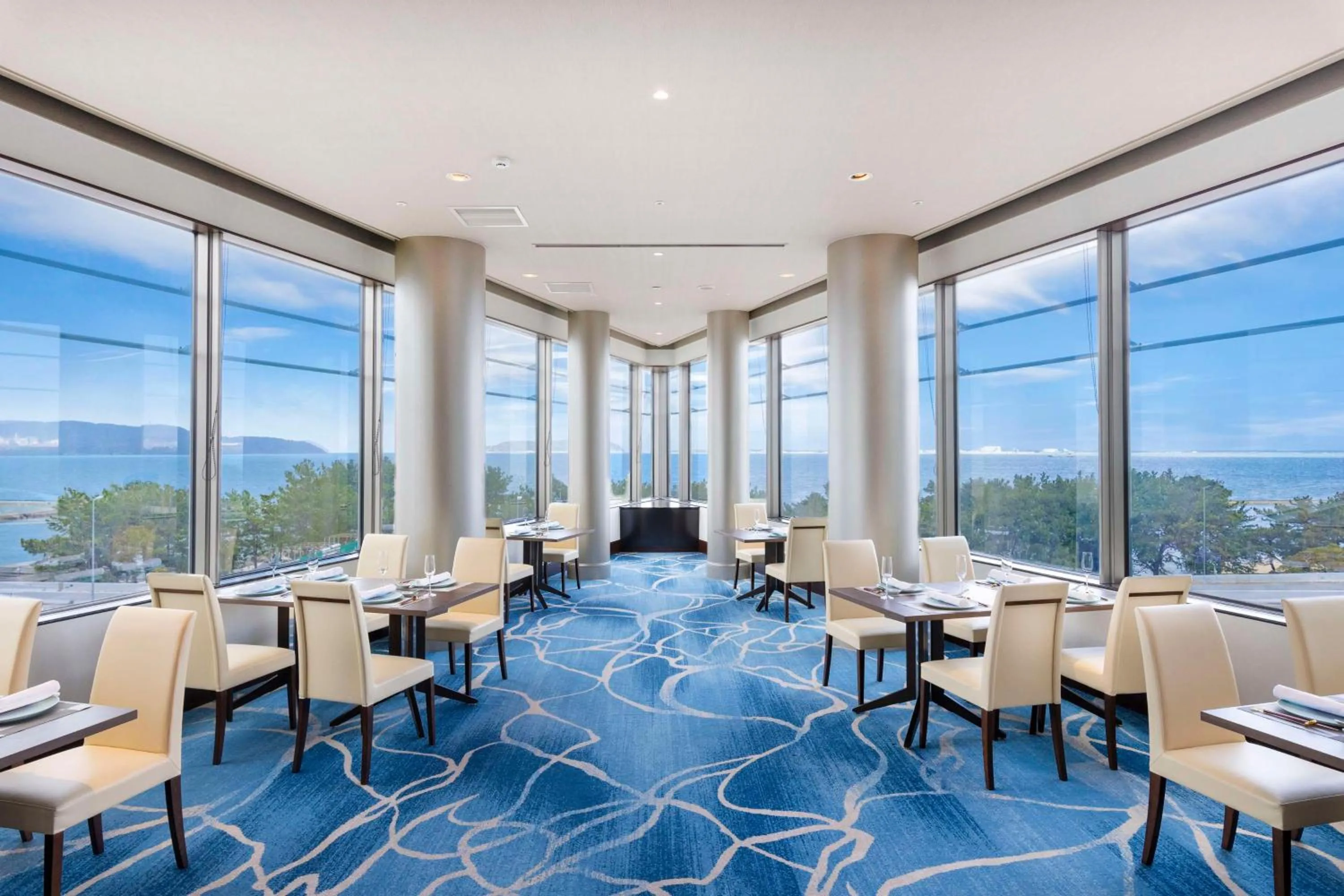 Restaurant/places to eat in Hilton Fukuoka Sea Hawk