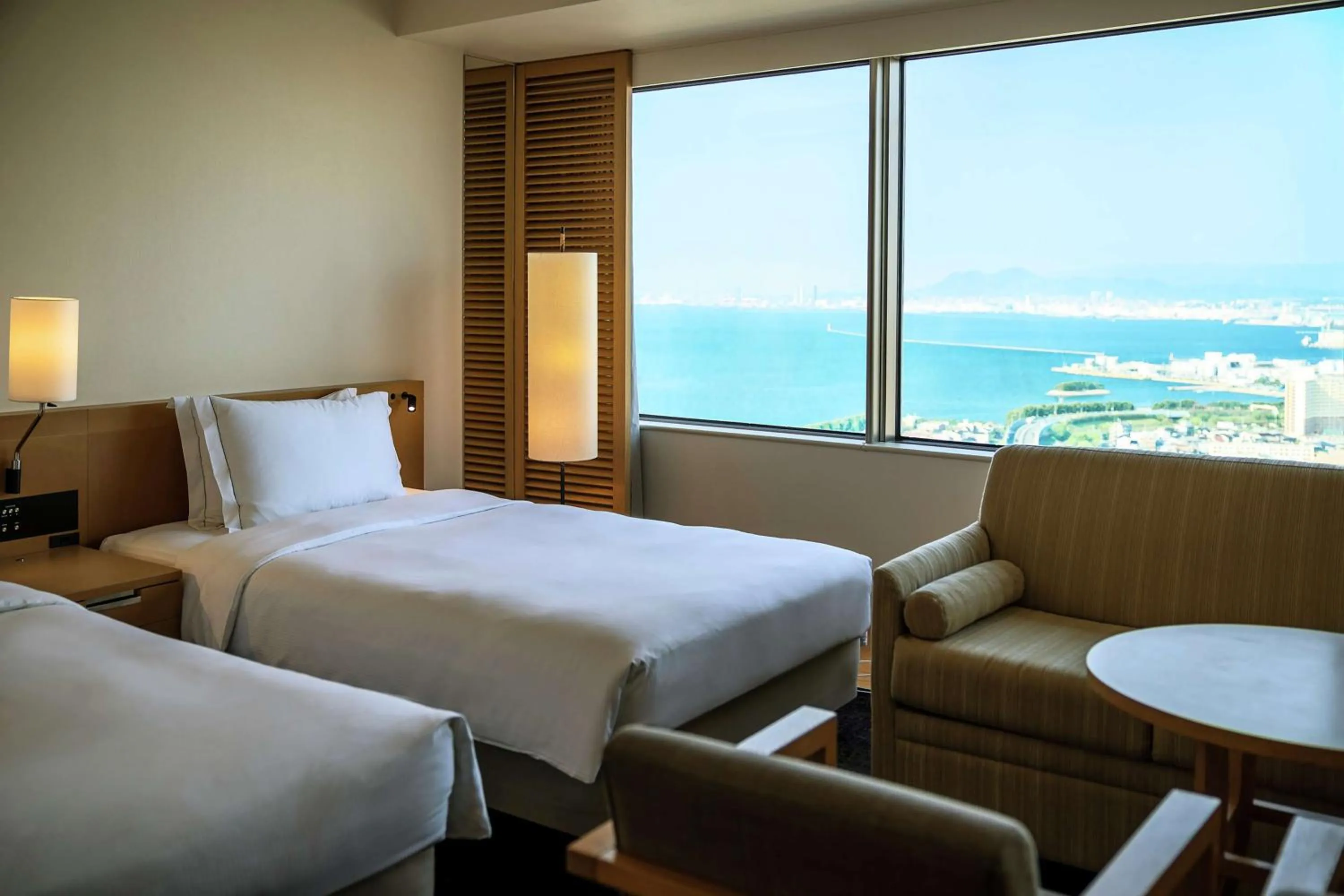Living room, Bed in Hilton Fukuoka Sea Hawk