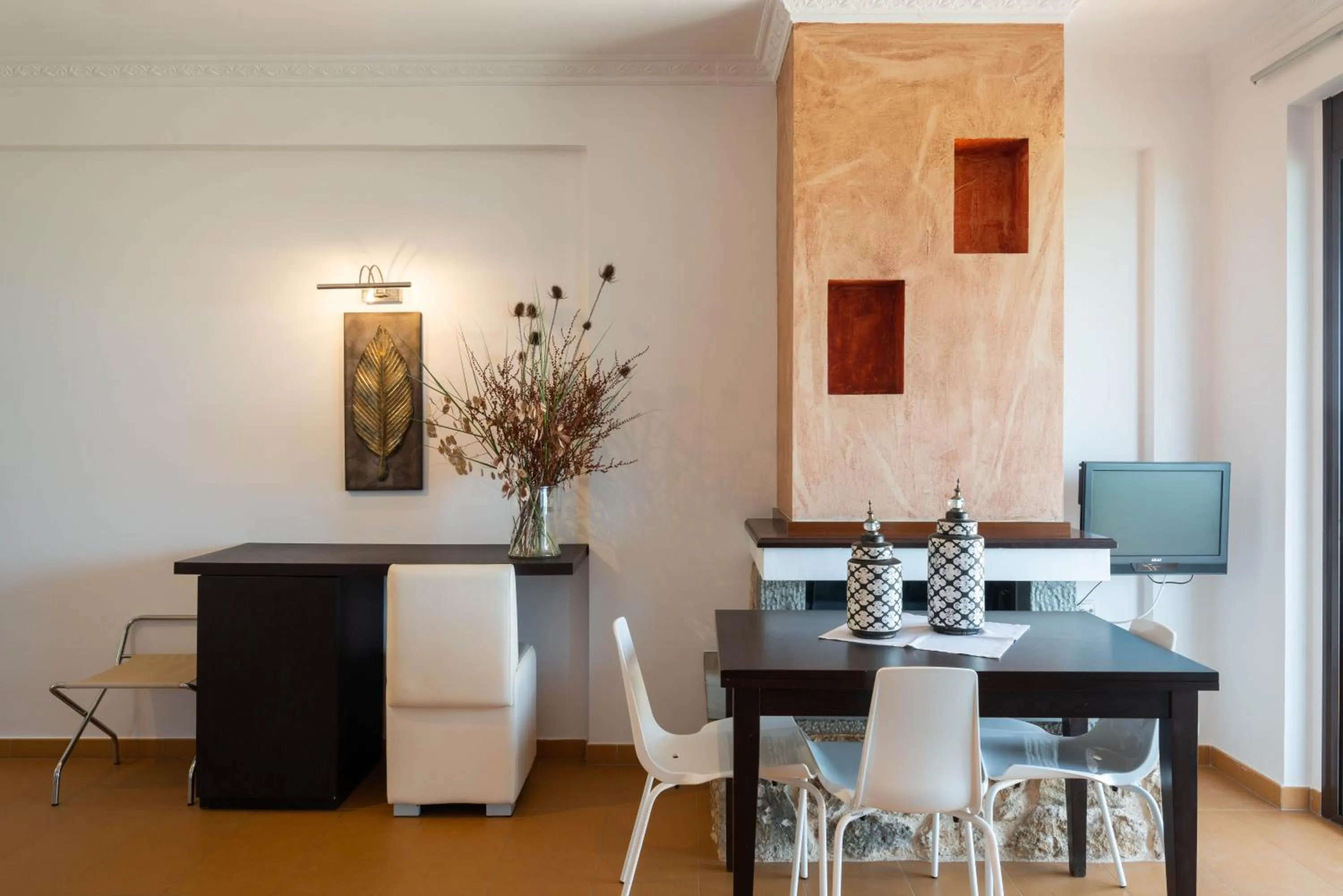 Dining area in 3Aktes Suites & Studios