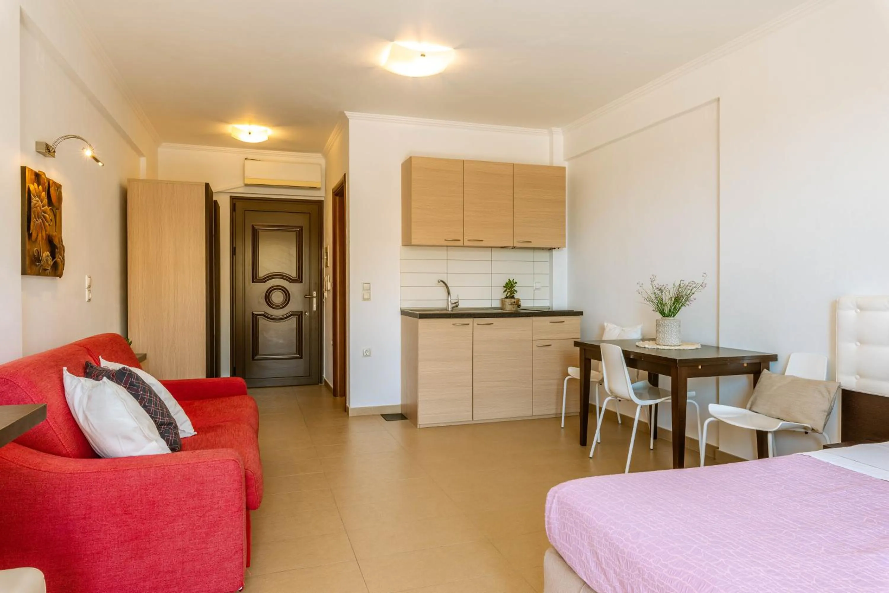 Photo of the whole room in 3Aktes Suites & Studios