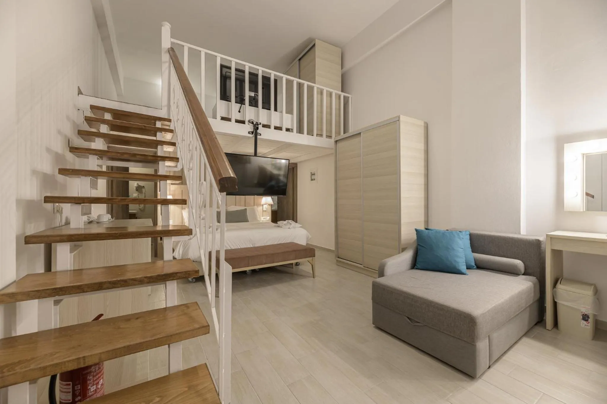 Photo of the whole room in Iakinthos, Tsilivi Beach