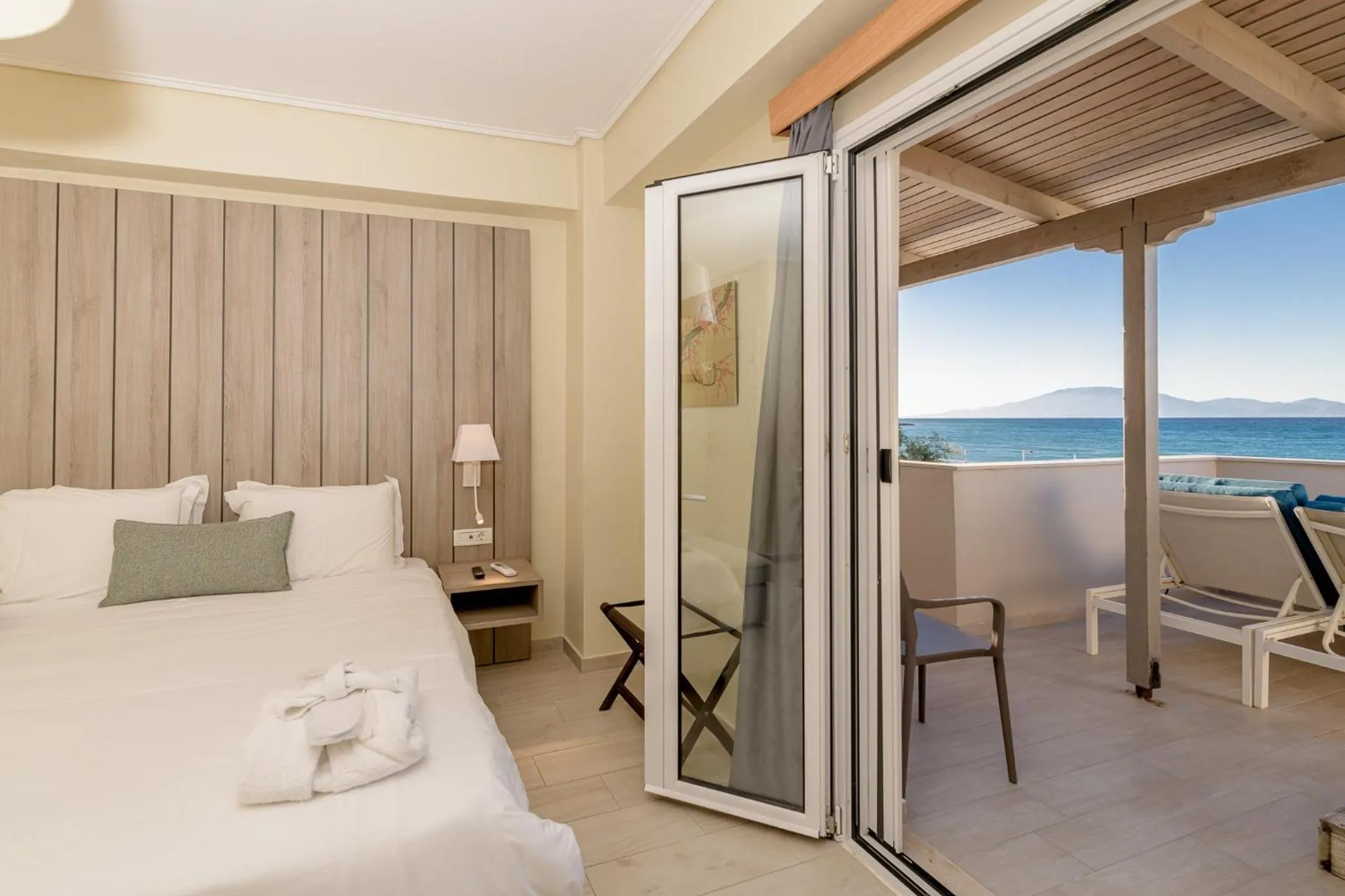 Bed in Iakinthos, Tsilivi Beach