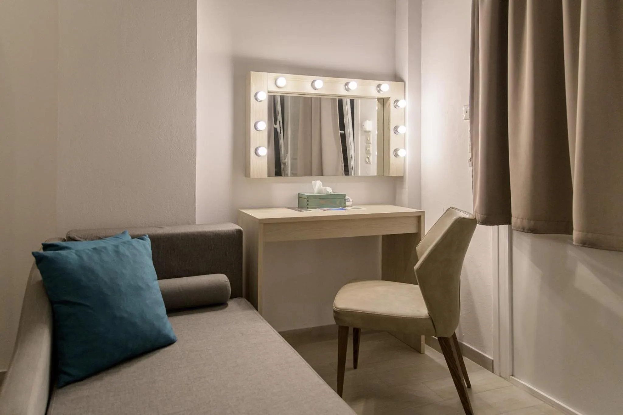 Seating area in Iakinthos, Tsilivi Beach