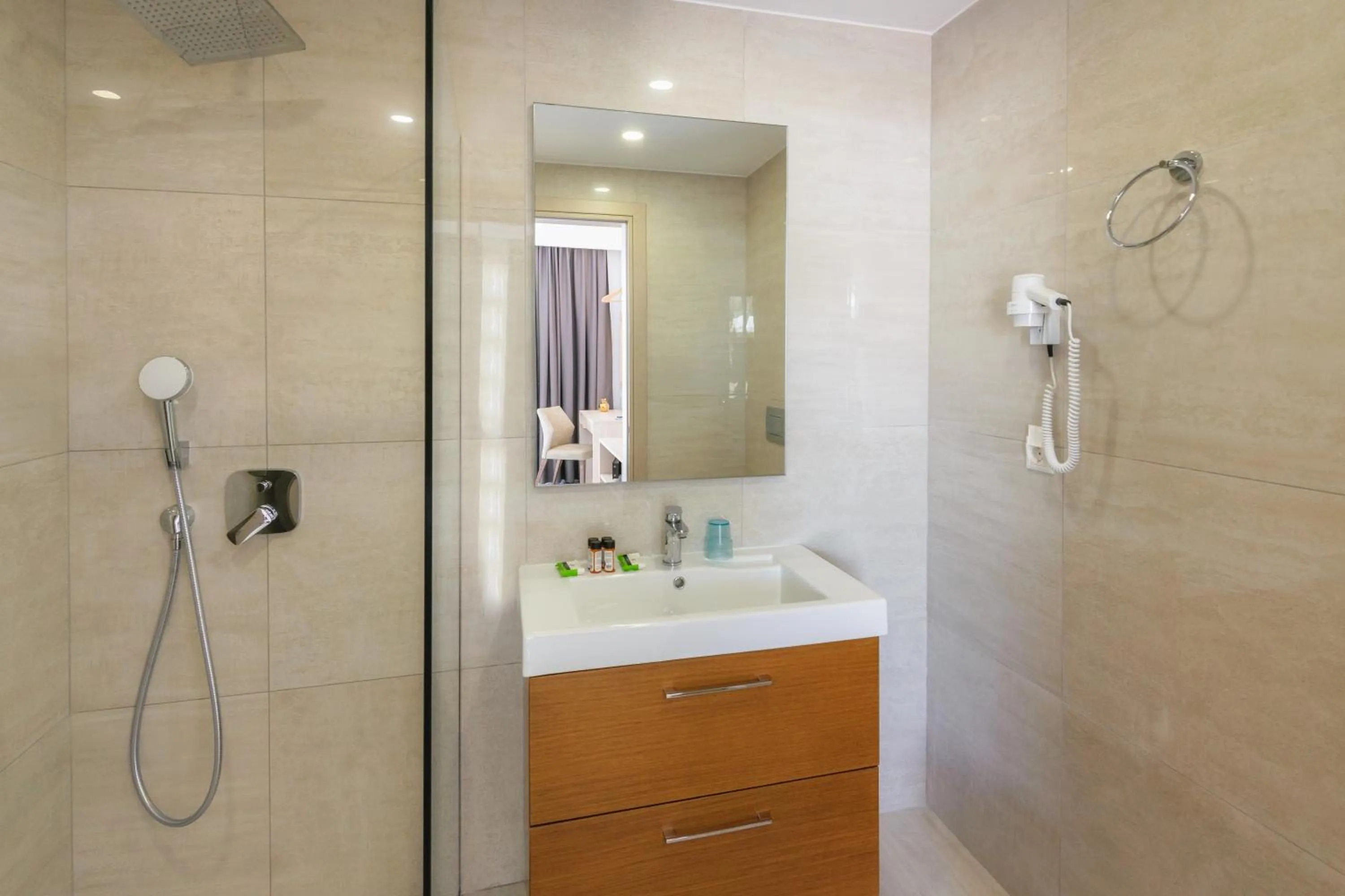 Bathroom in Iakinthos, Tsilivi Beach