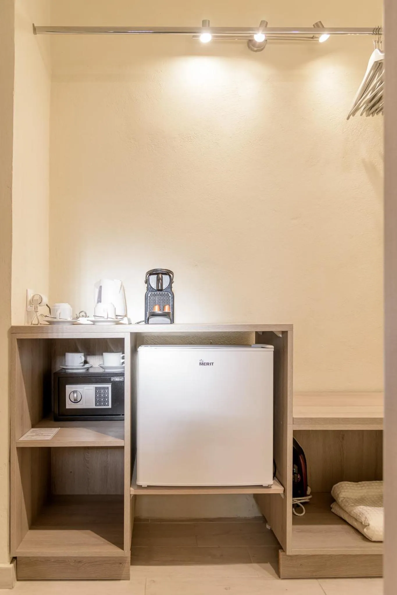 minibar in Iakinthos, Tsilivi Beach