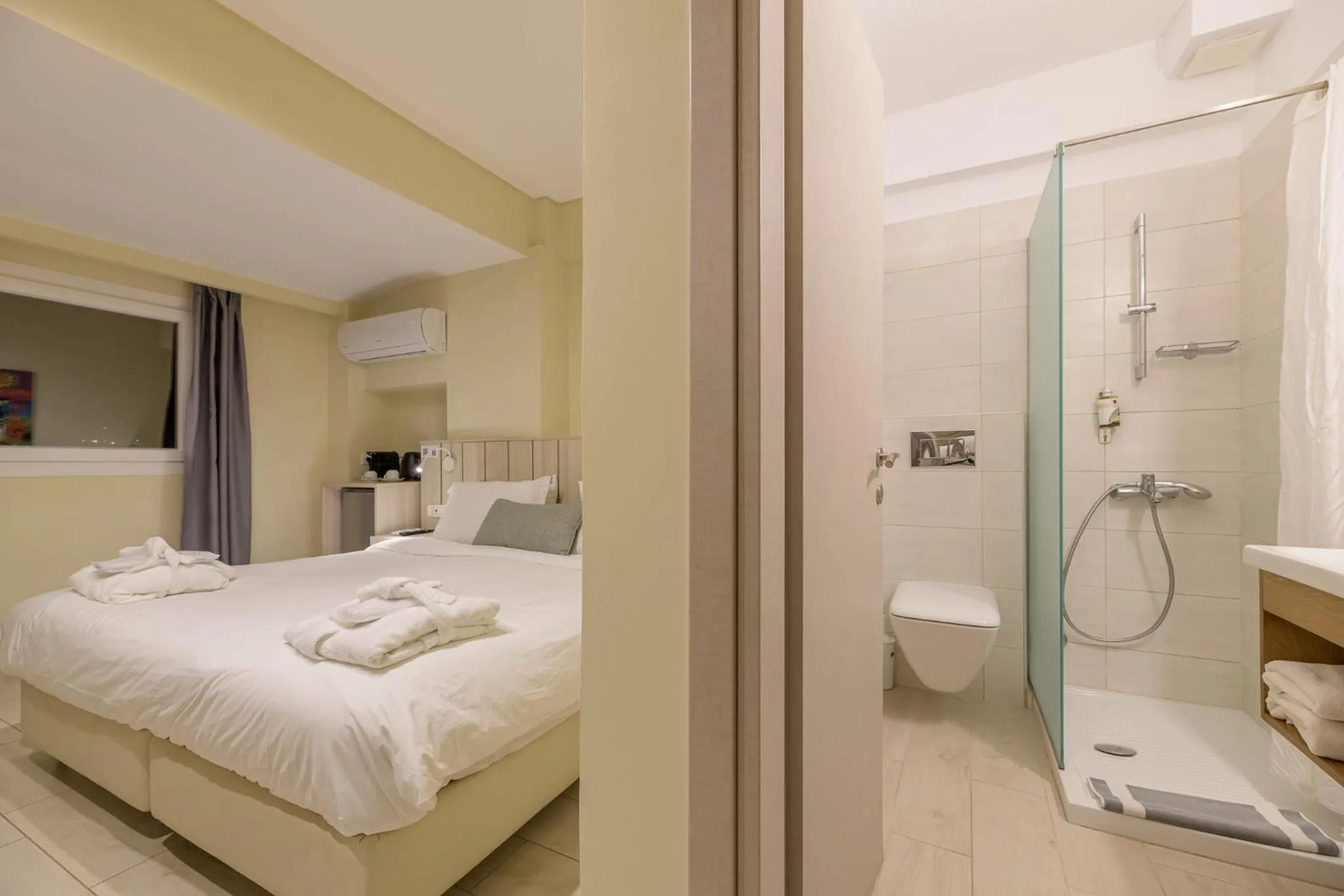 Photo of the whole room, Bed in Iakinthos, Tsilivi Beach