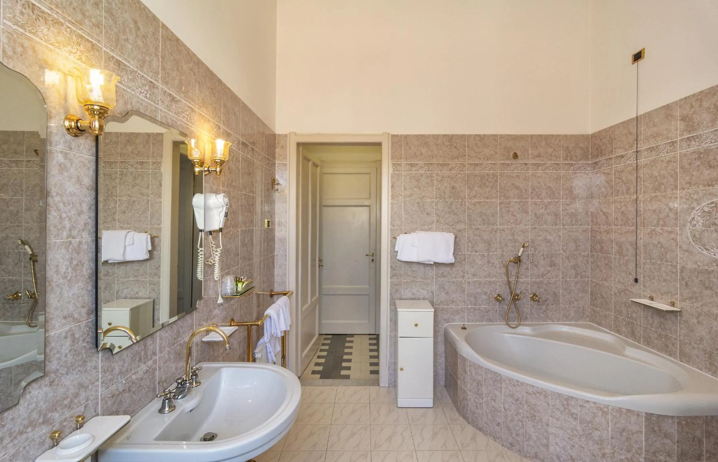 Bathroom in Hotel Villa Edera