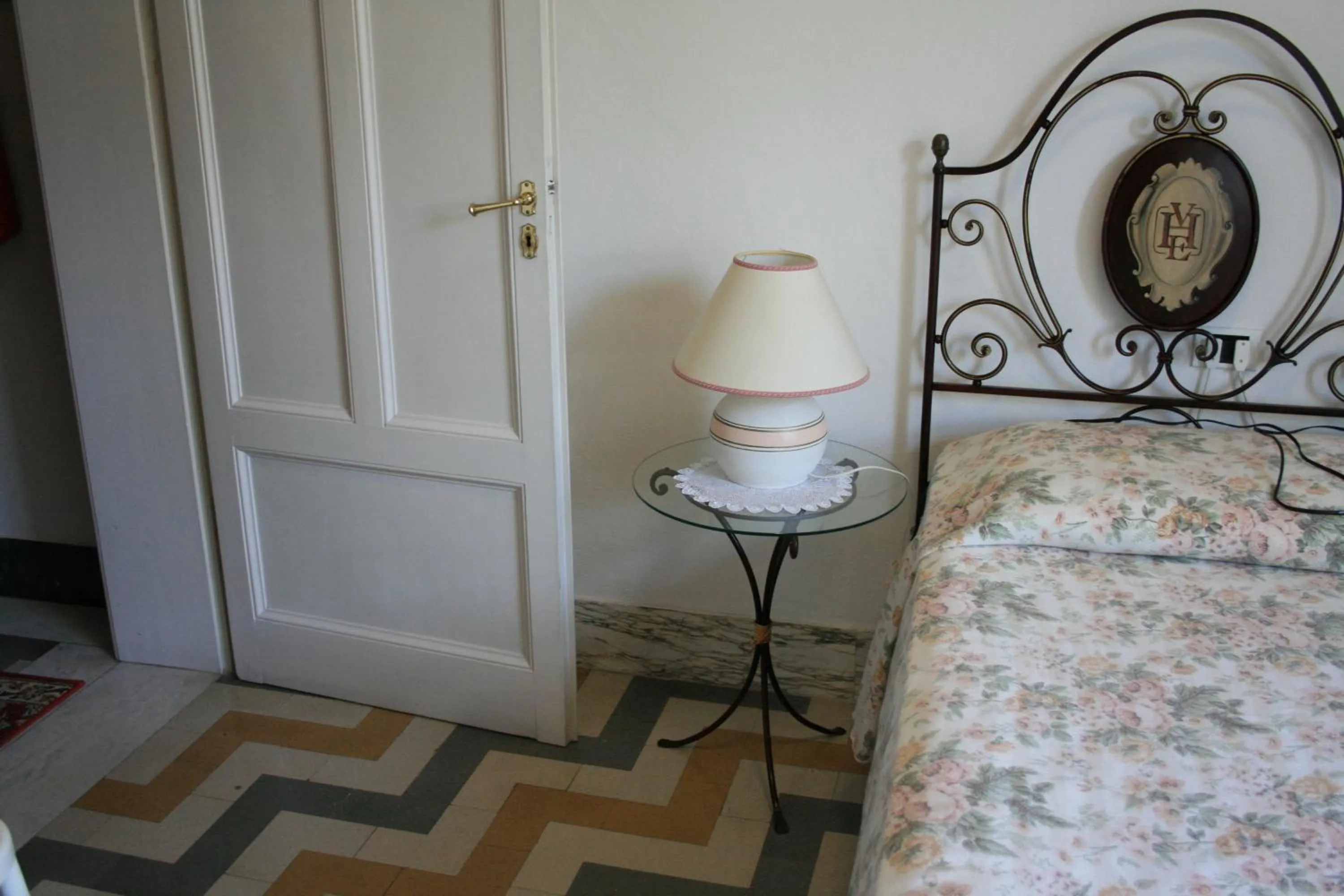 Decorative detail, Bed in Hotel Villa Edera