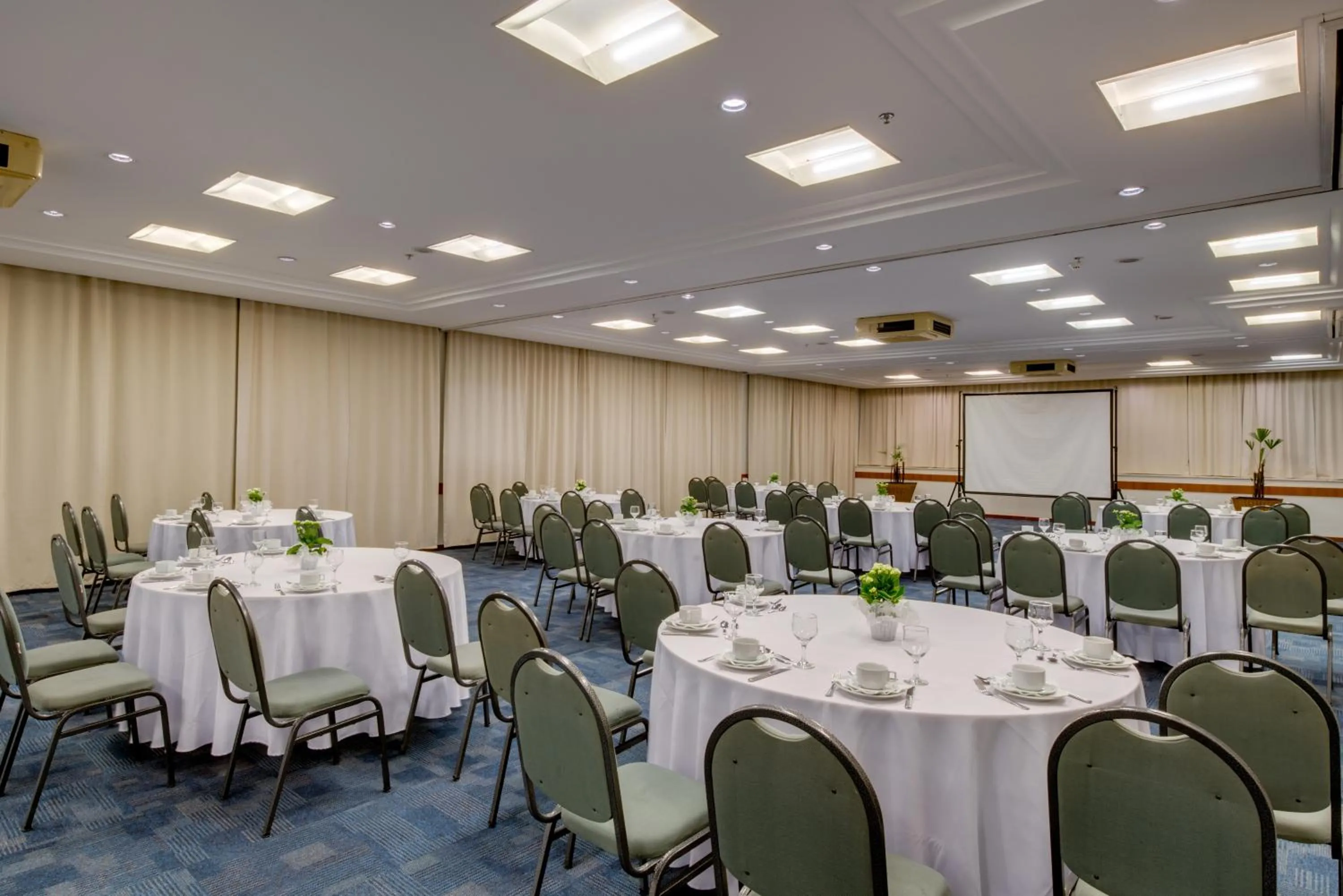 Business facilities in Jk Premium Hotel e Eventos