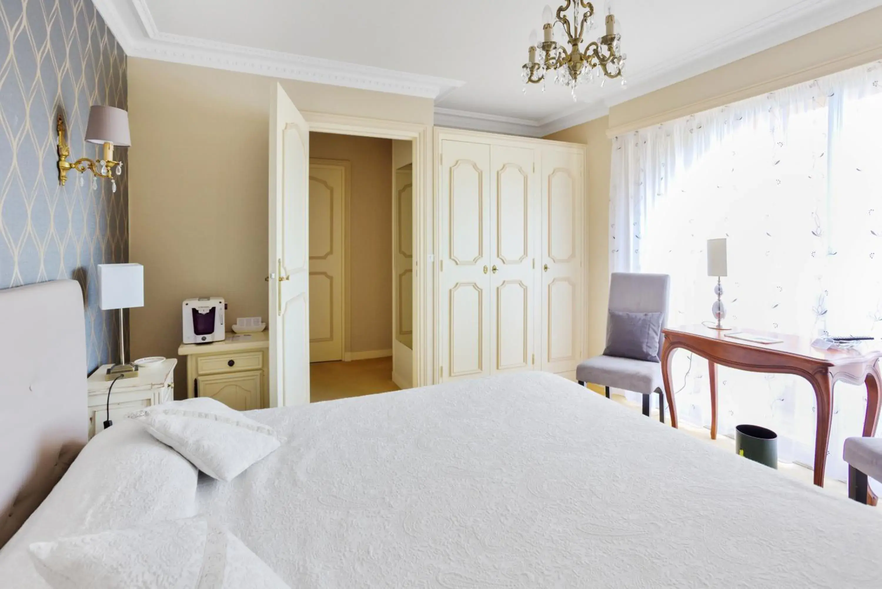 Standard Double Room with Courtyard View in Hôtel Primavera Standard Double Room with Courtyard View in Hôtel Primavera